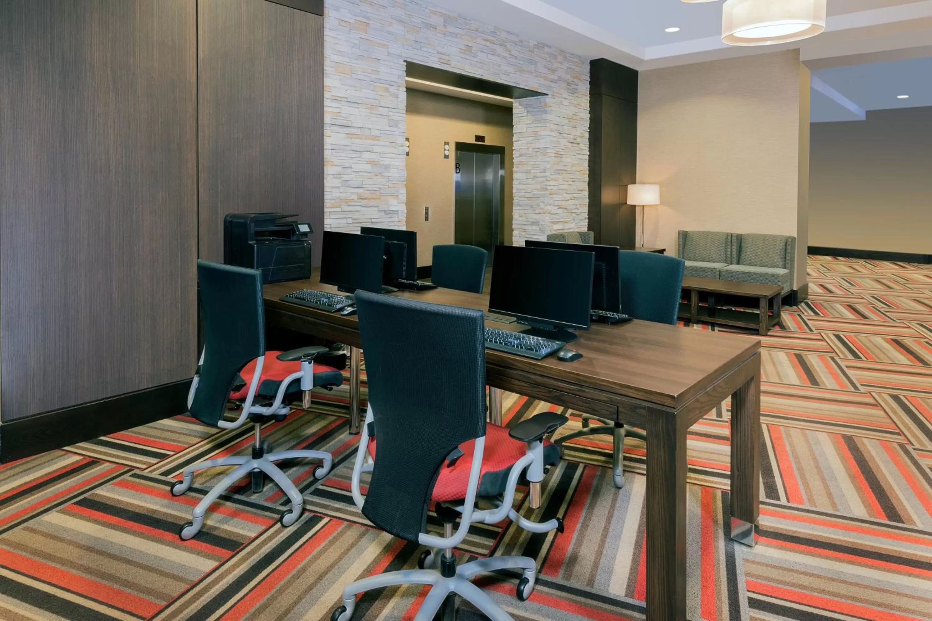 Business facilities in Wyndham Grand Fallsview Hotel