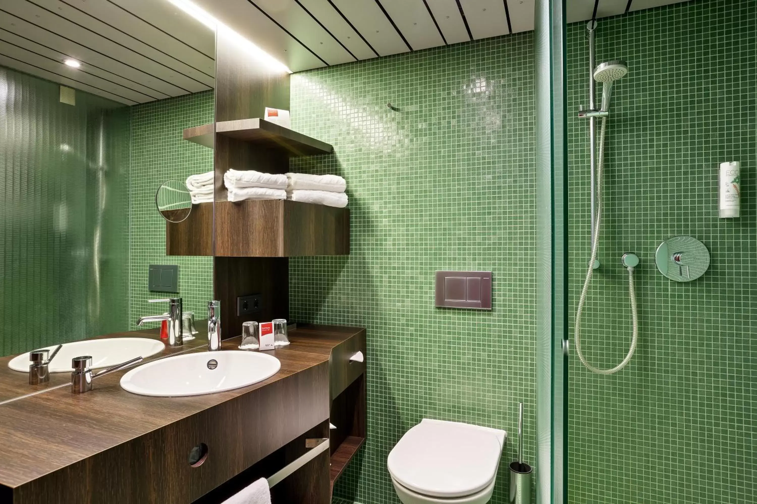 Bathroom in Austria Trend Hotel Schloss Wilhelminenberg Wien