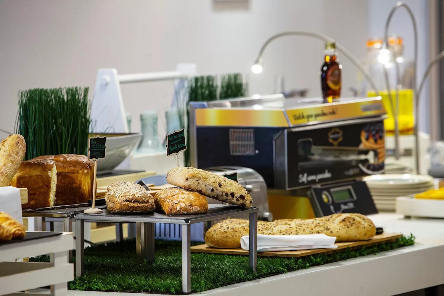 Restaurant/places to eat in Mercure Paris Vaugirard Porte De Versailles