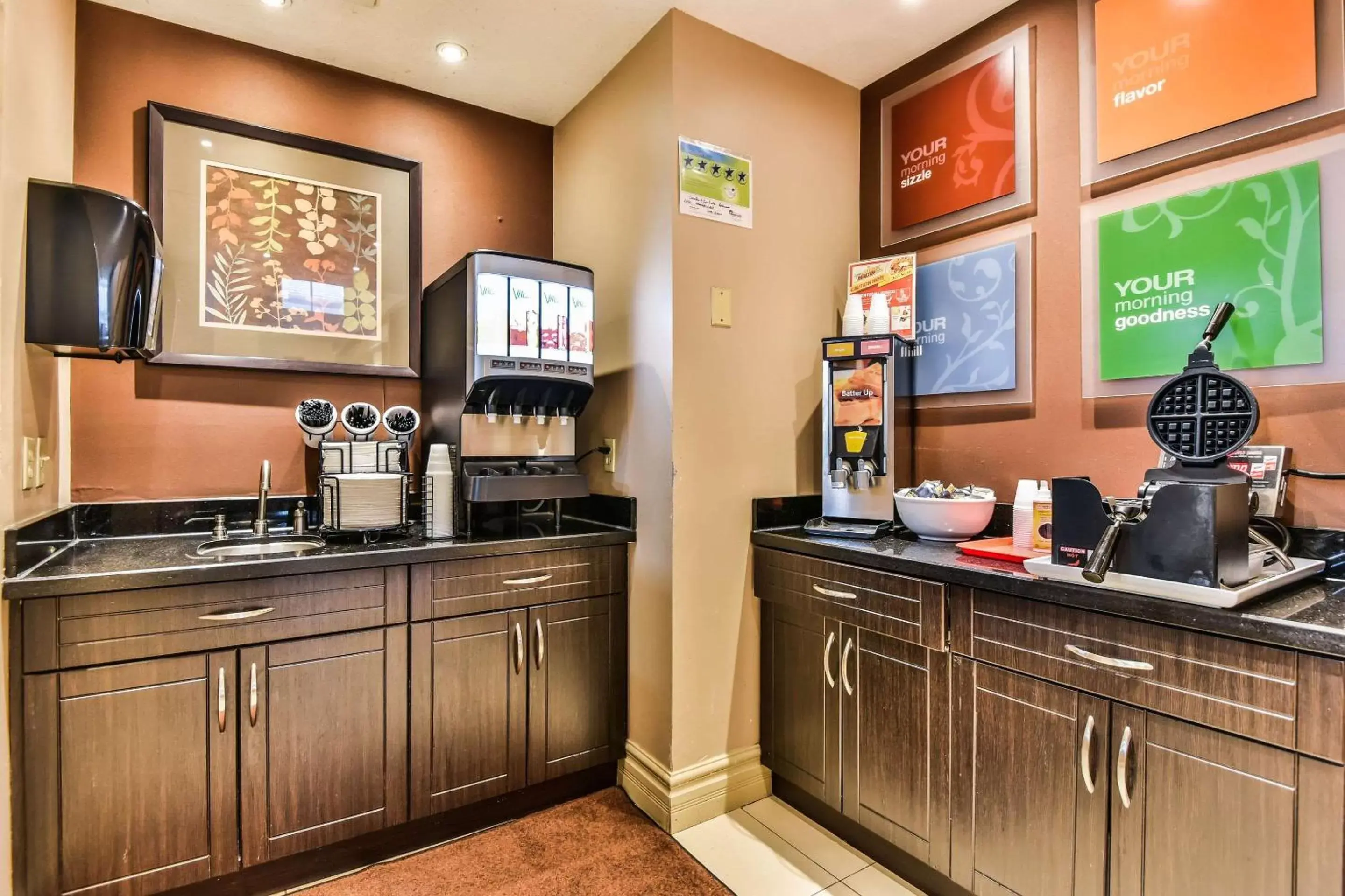 Restaurant/places to eat, Kitchen/Kitchenette in Comfort Inn & Suites Ambassador Bridge