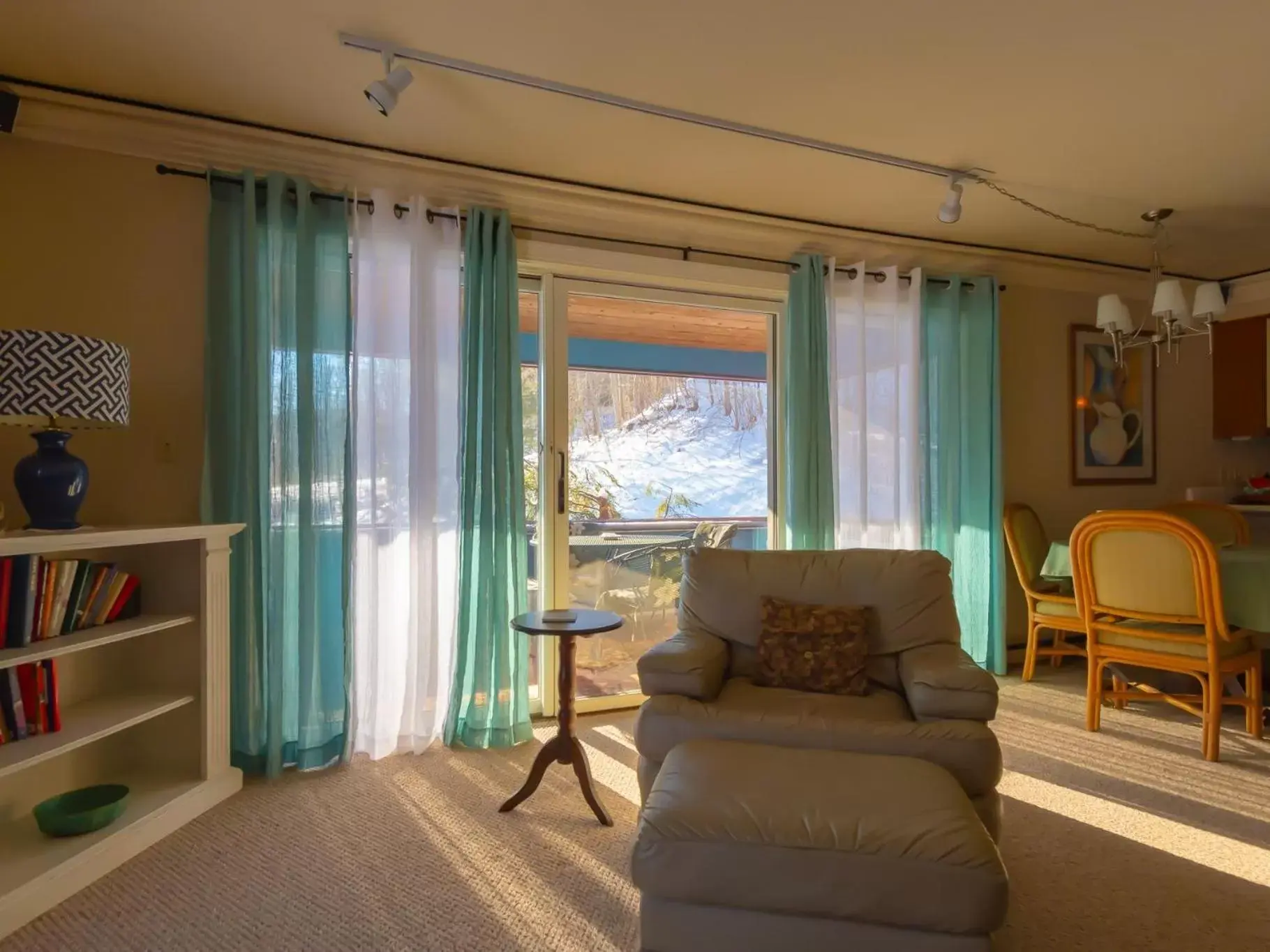 Bedroom, Seating Area in Shaker Mill Inn