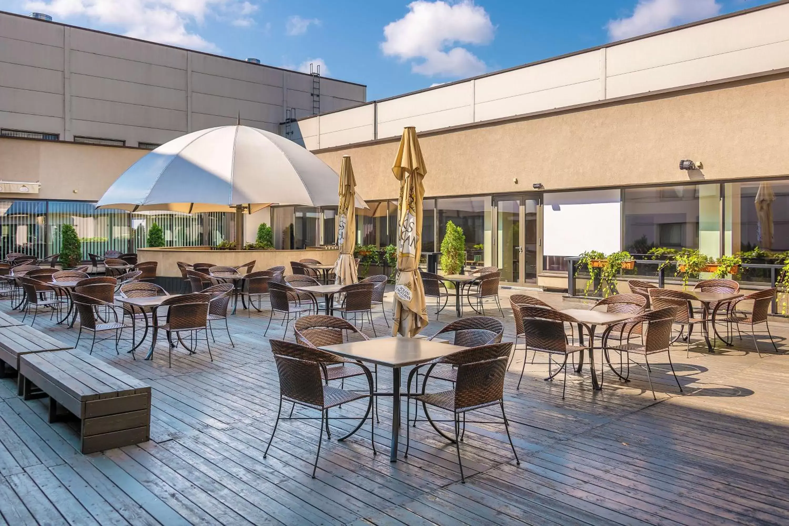 Summer, Restaurant/Places to Eat in Radisson Hotel Kaunas