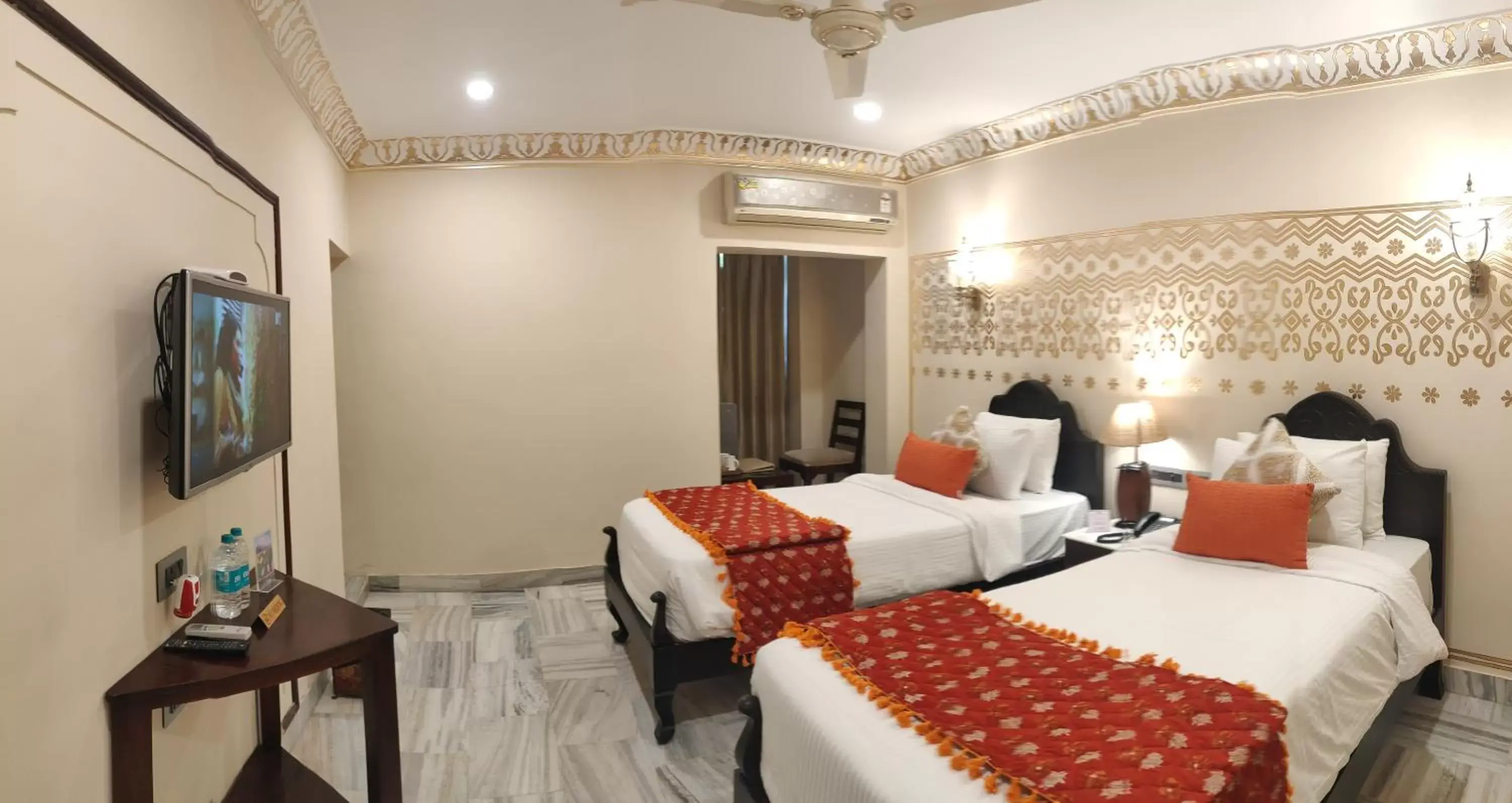 Bed in Laxmi Palace Heritage Boutique Hotel