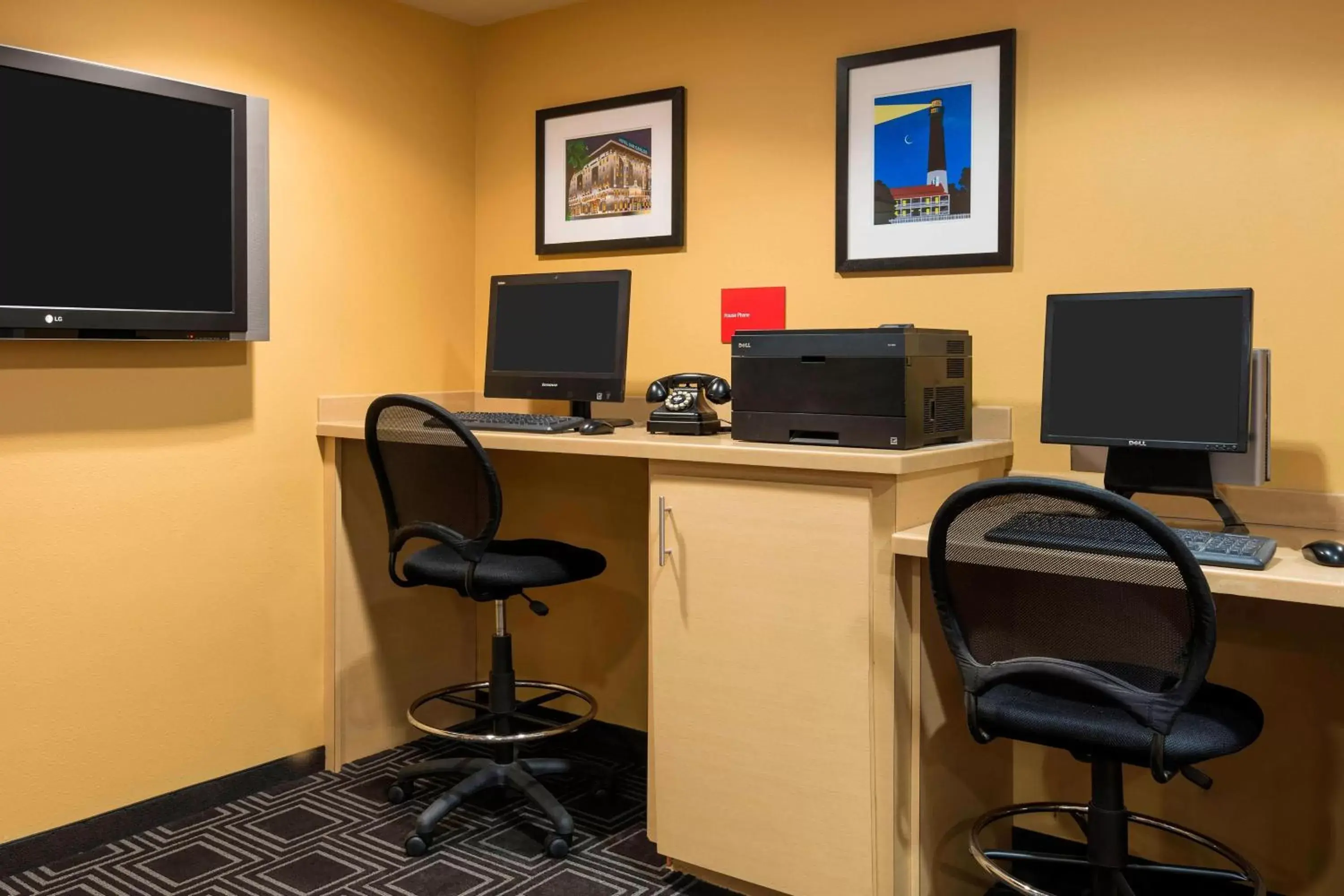 Business facilities, TV/Entertainment Center in TownePlace Suites Pensacola