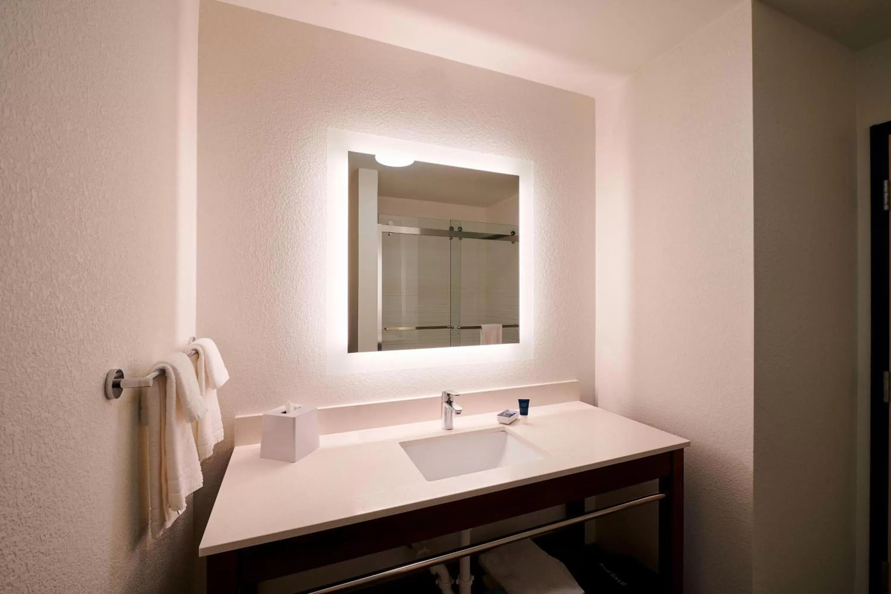 Bathroom in Four Points by Sheraton Cleveland-Eastlake