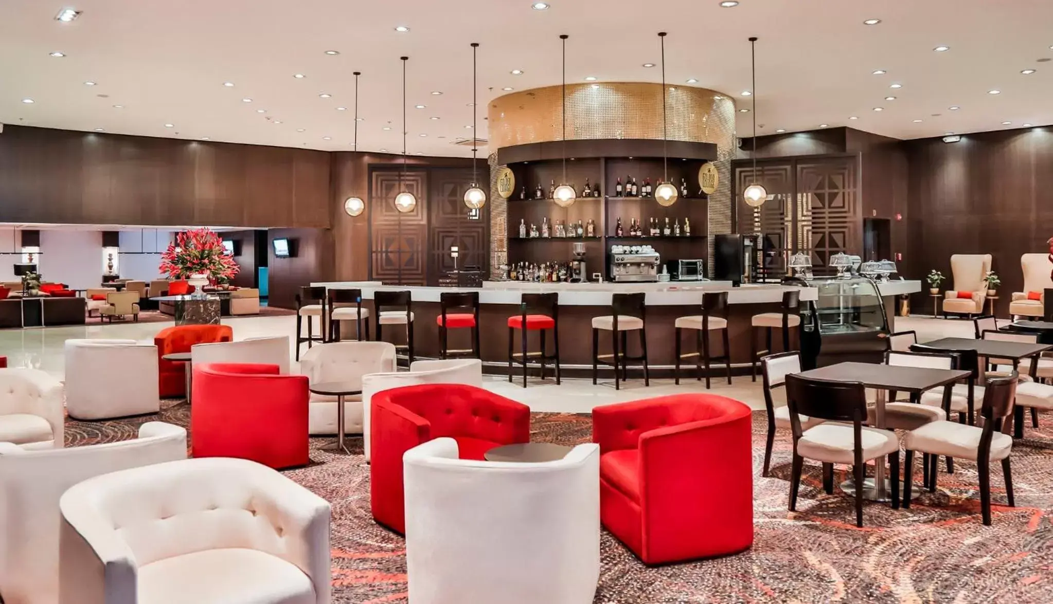 Lounge or bar, Restaurant/Places to Eat in Holiday Inn Bucaramanga Cacique, an IHG Hotel