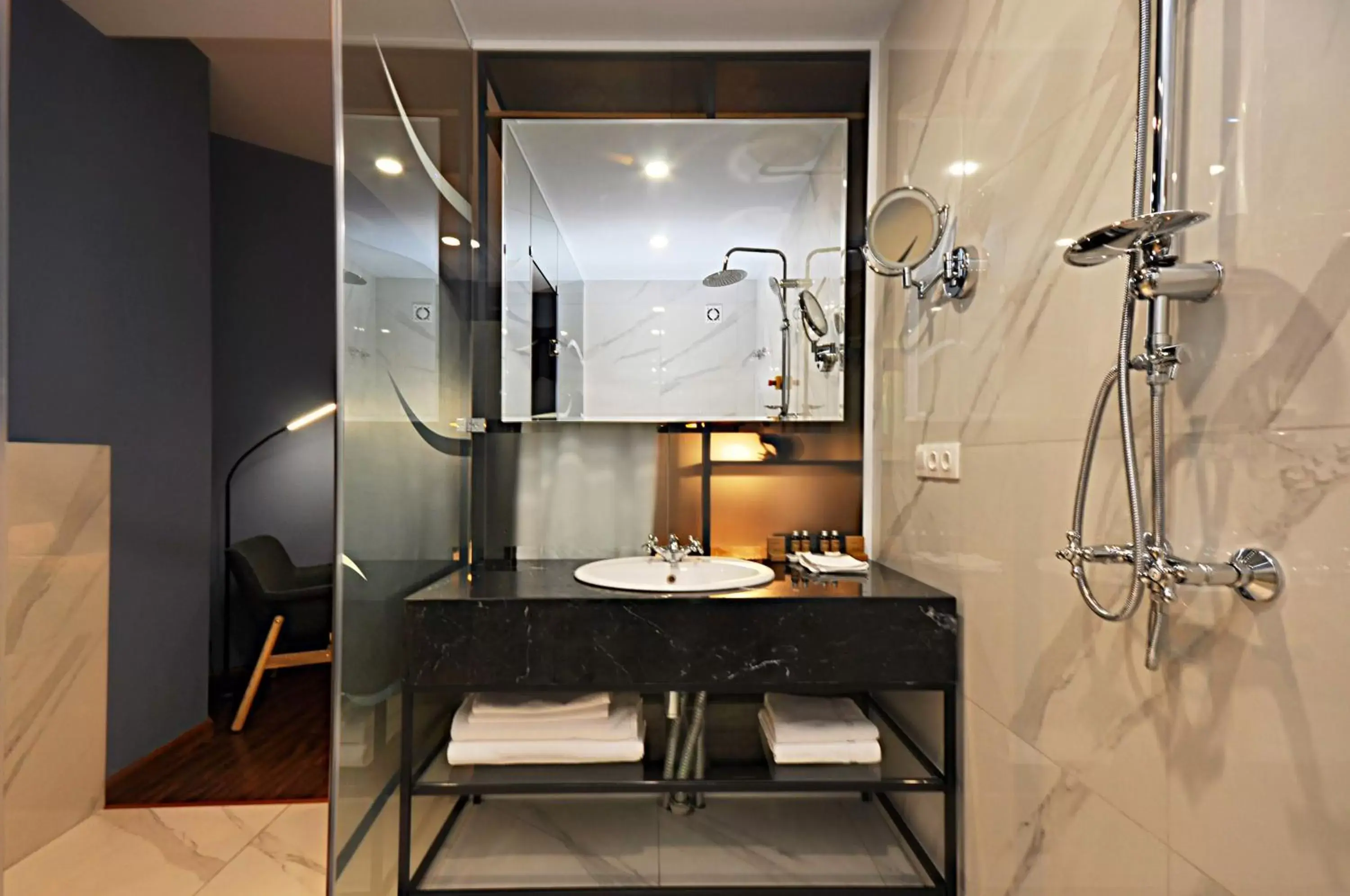 Shower, Bathroom in Elle Boutique Hotel