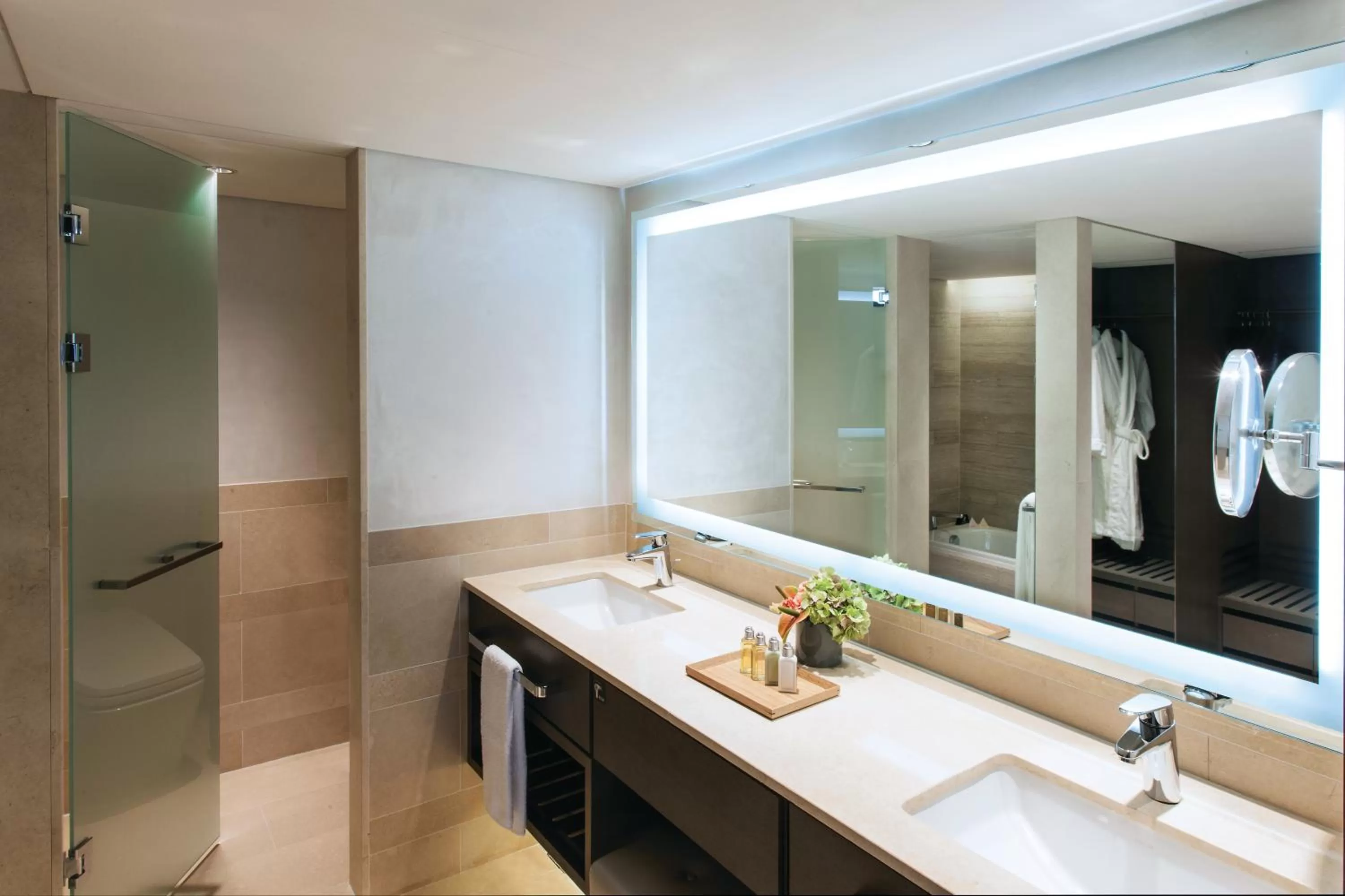 Bathroom in Paradise Hotel Busan