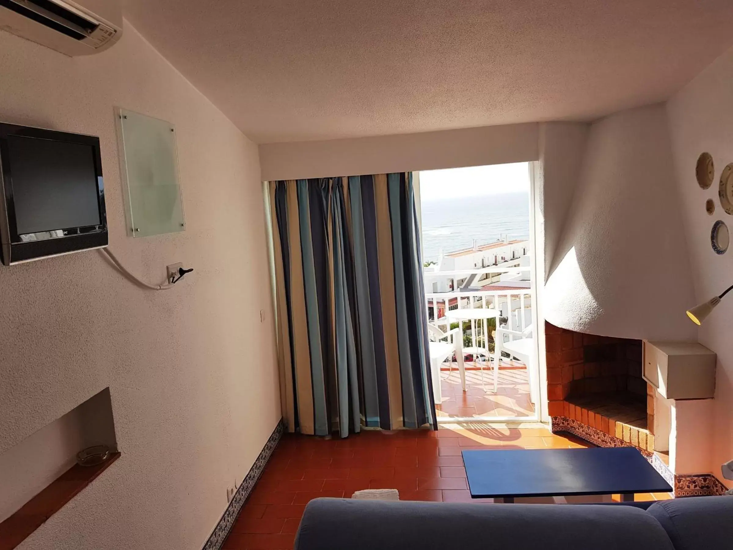 Balcony/Terrace, TV/Entertainment Center in Apartamentos Turisticos Soldoiro