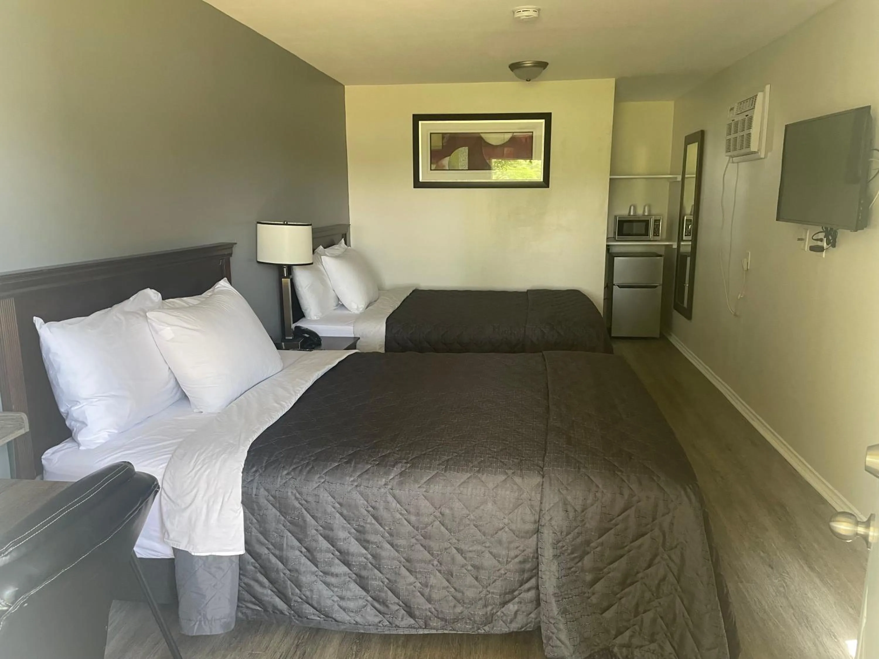 Bed in Nites Inn Motel