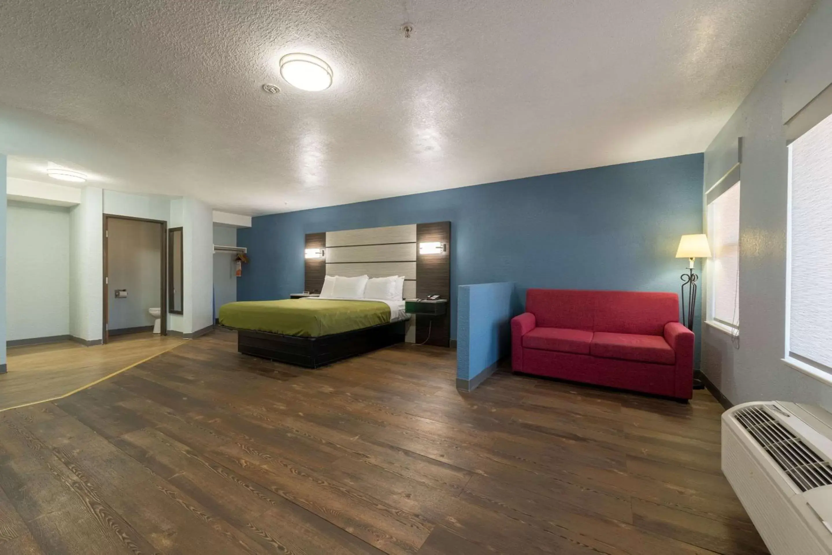 Bedroom, Seating Area in Quality Inn & Suites Manitou Springs at Pikes Peak