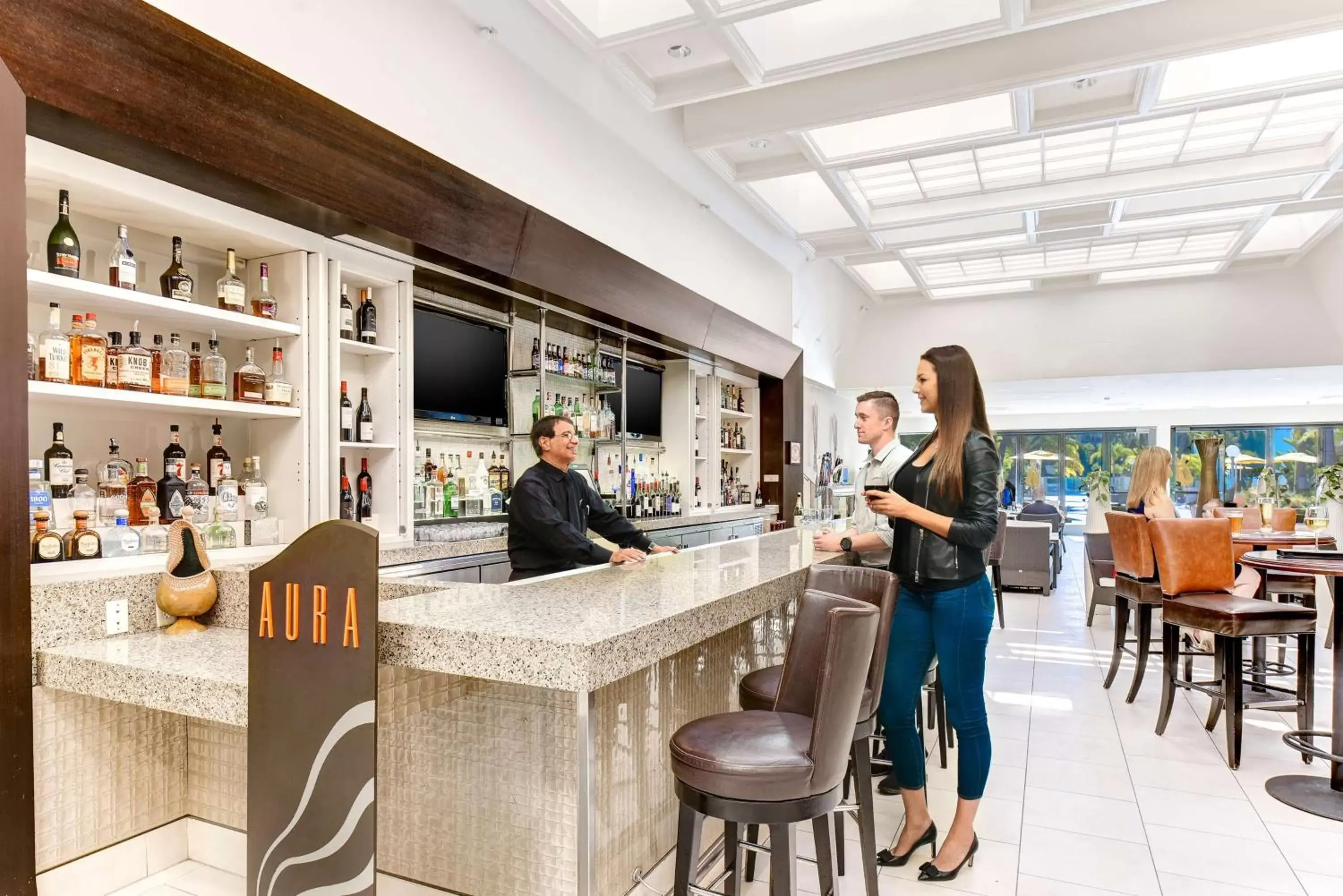 Lounge or bar in Hilton Irvine/Orange County Airport