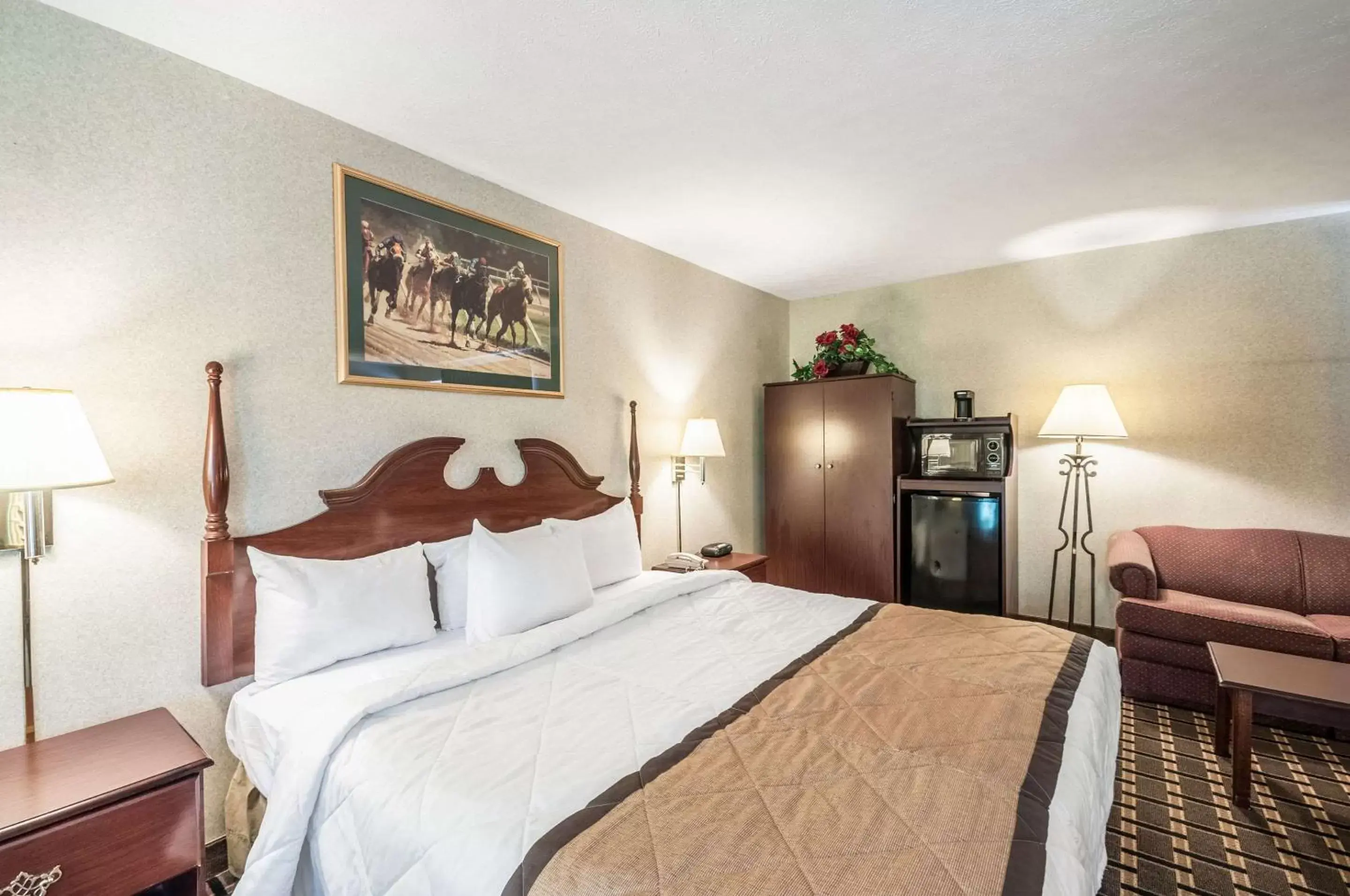 Photo of the whole room, Bed in Rodeway Inn and Suites - Charles Town,WV