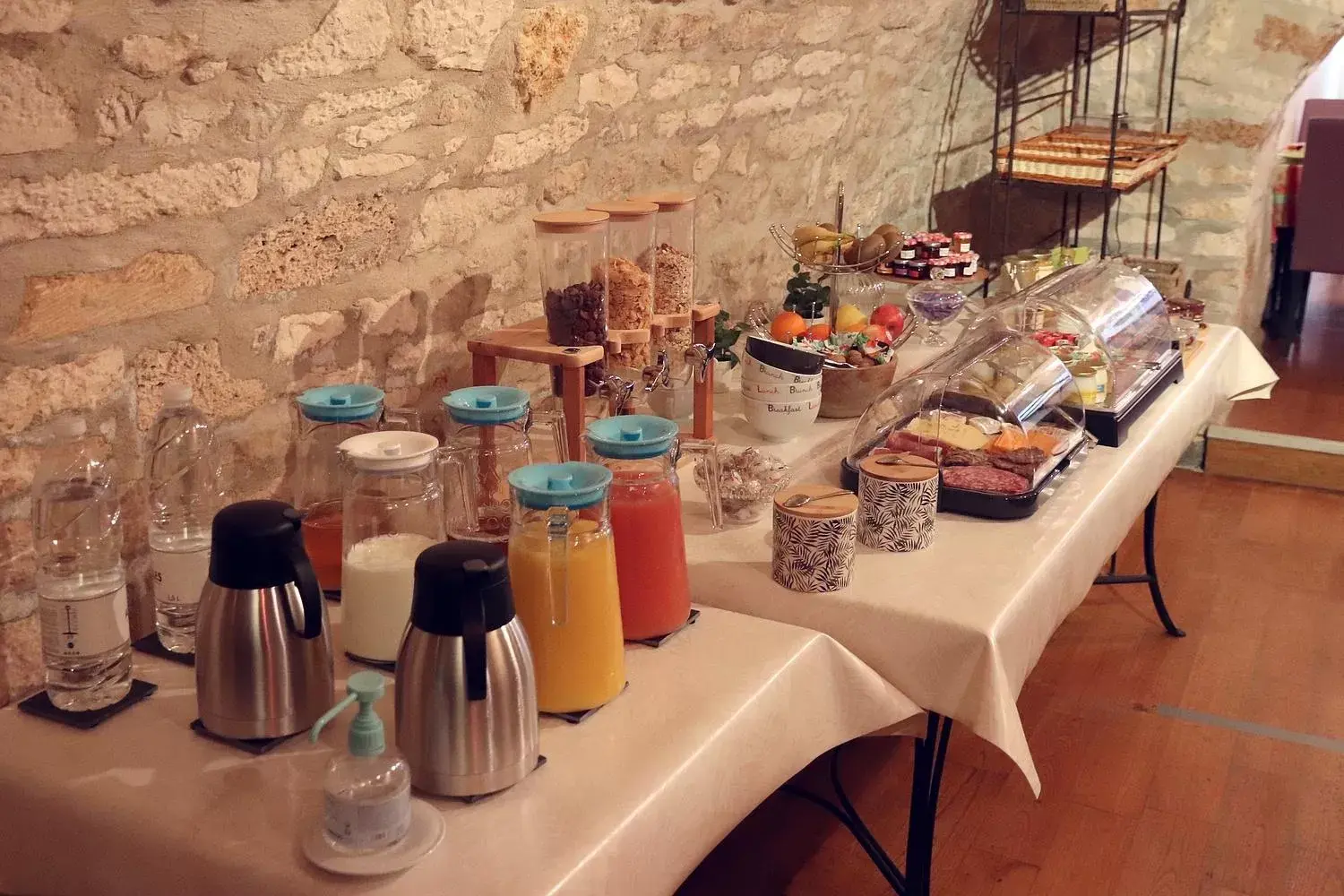 Coffee/tea facilities in Le Pavillon Saint-Martin