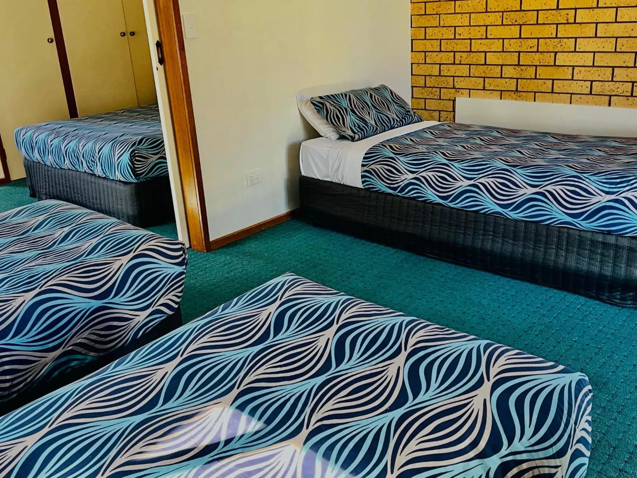 Bed in Lake Mulwala Hotel