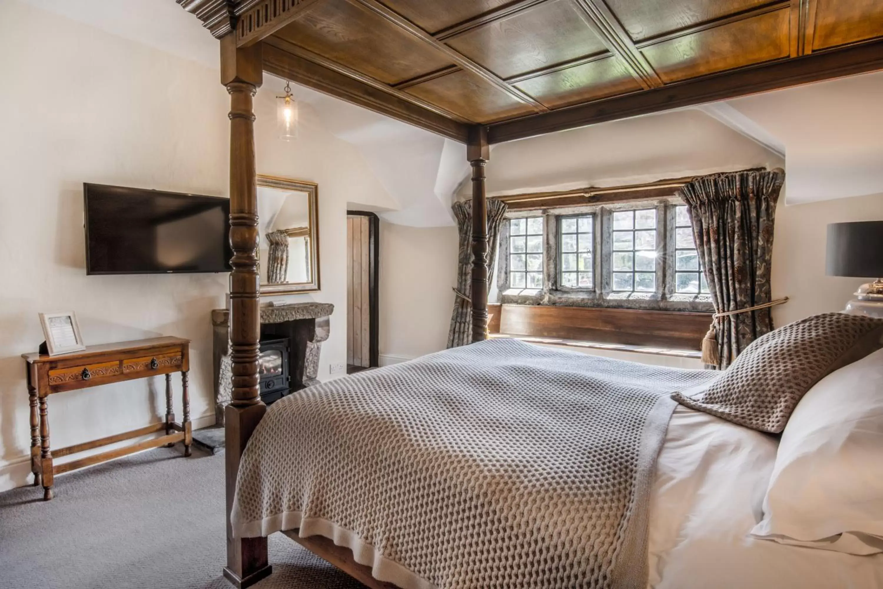 Photo of the whole room, Bed in The Old Hall Inn