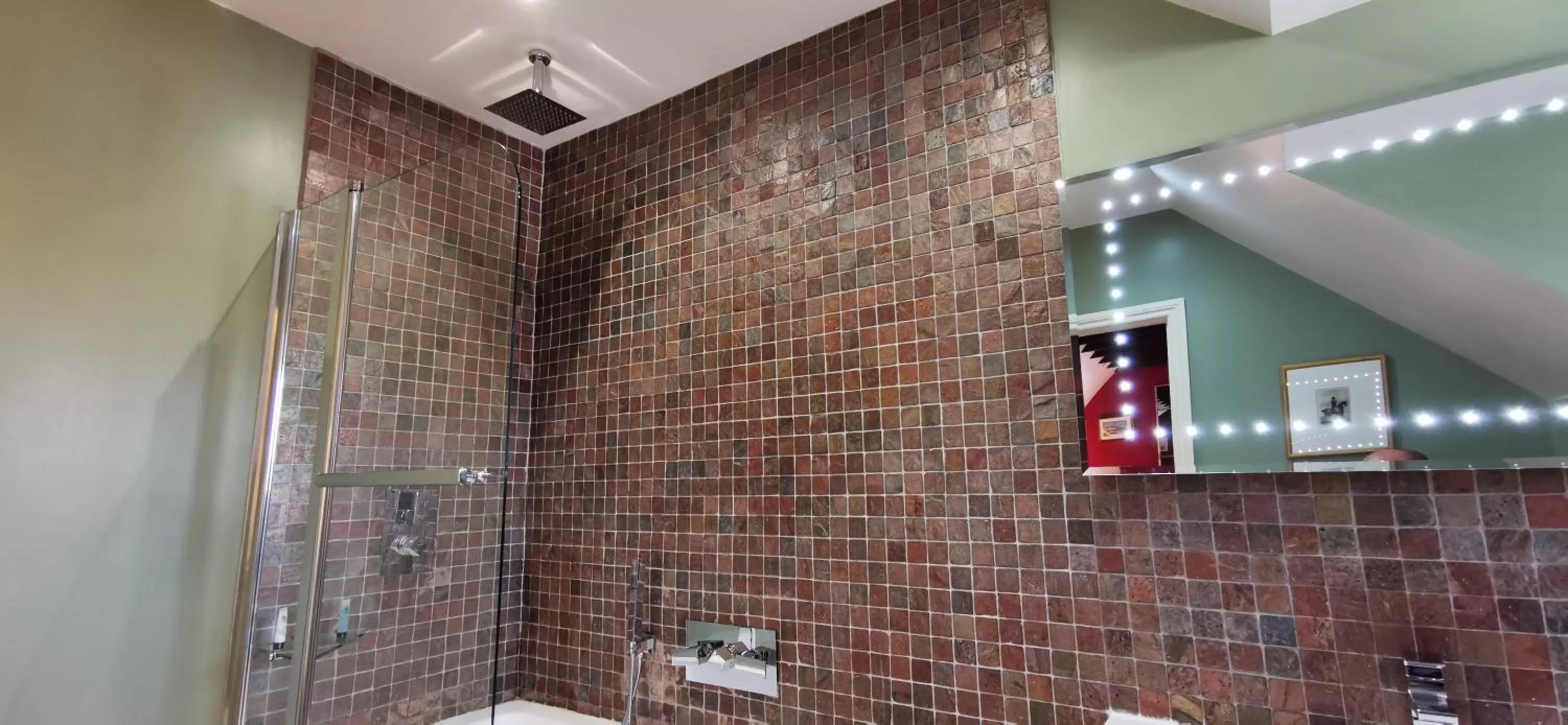 Bathroom in Buccleuch and Queensberry Arms Hotel