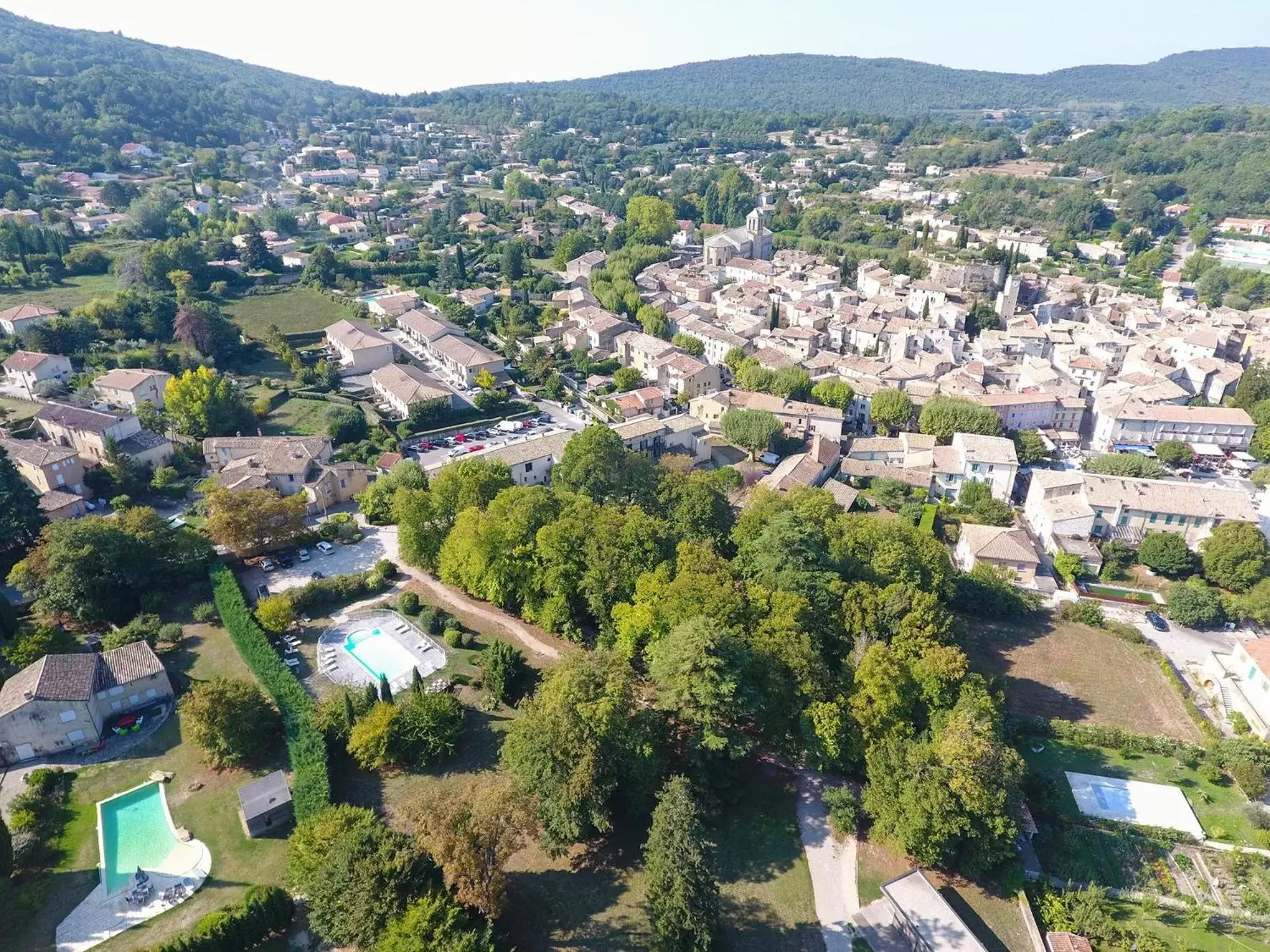 Nearby landmark, Bird's-eye View in Hôtel & SPA Ventoux Provence "Domaine des Tilleuls"