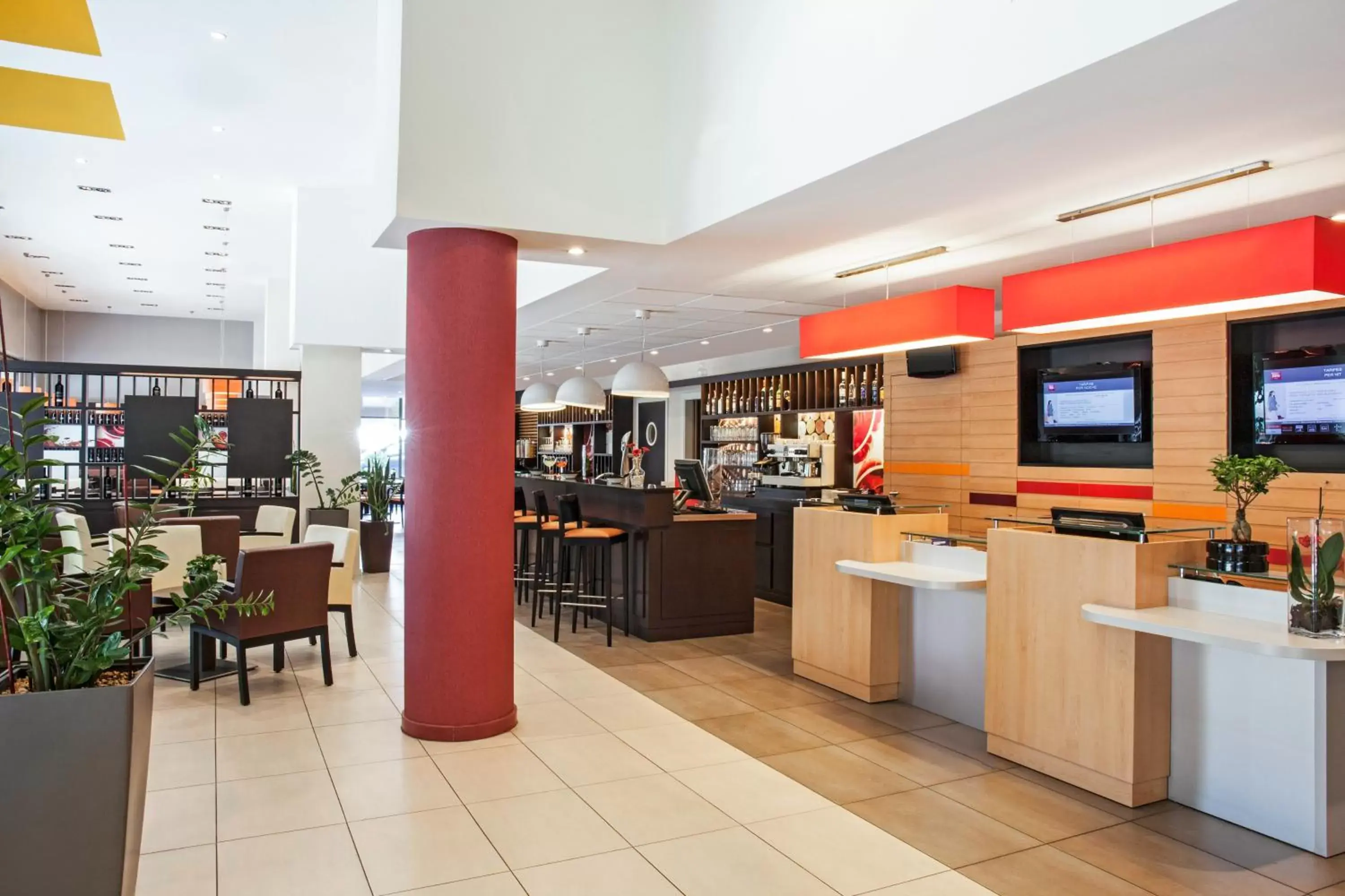 Lobby or reception, Restaurant/Places to Eat in Ibis Barcelona Mollet