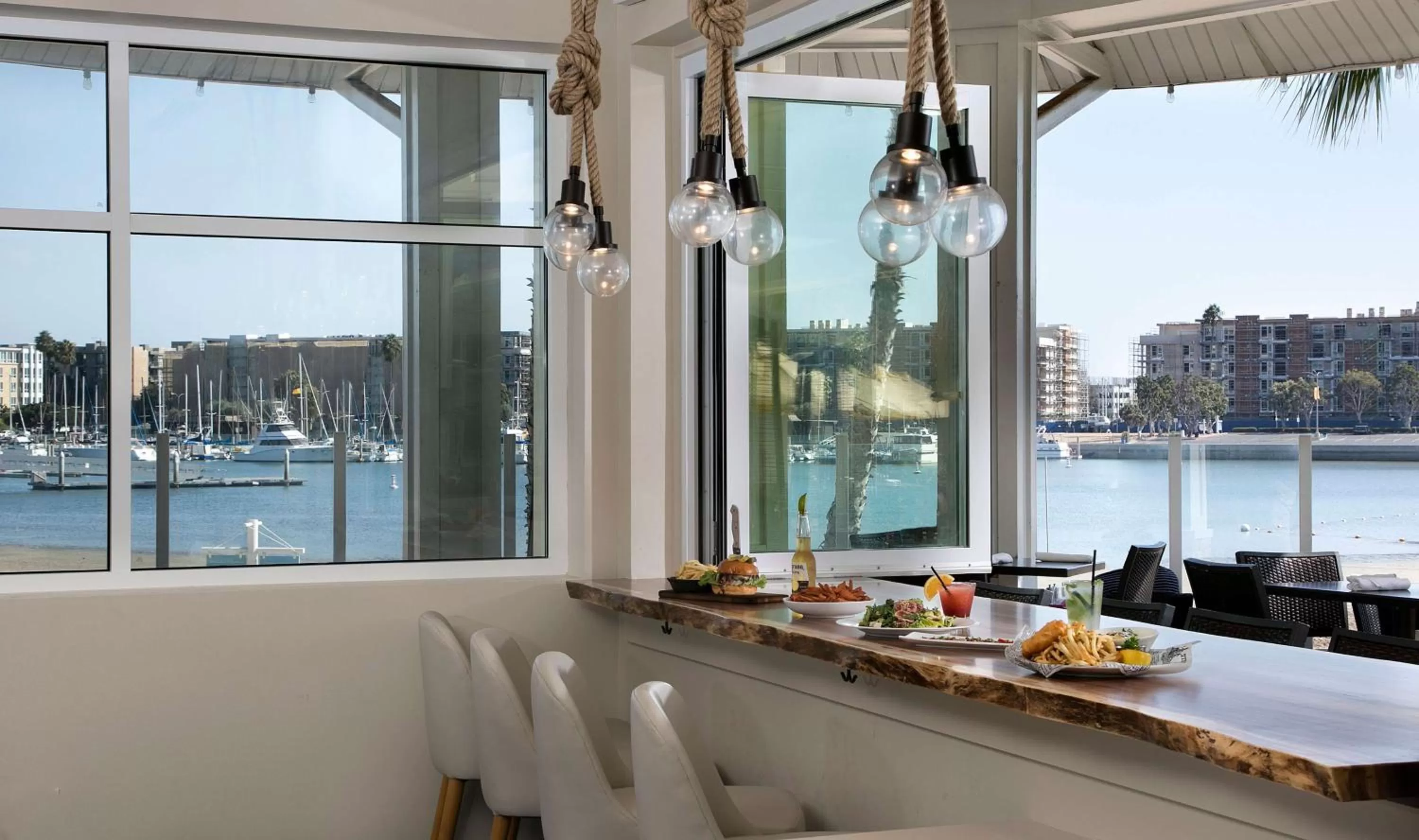 Lounge or bar in Jamaica Bay Inn Marina Del Rey Tapestry Collection by Hilton