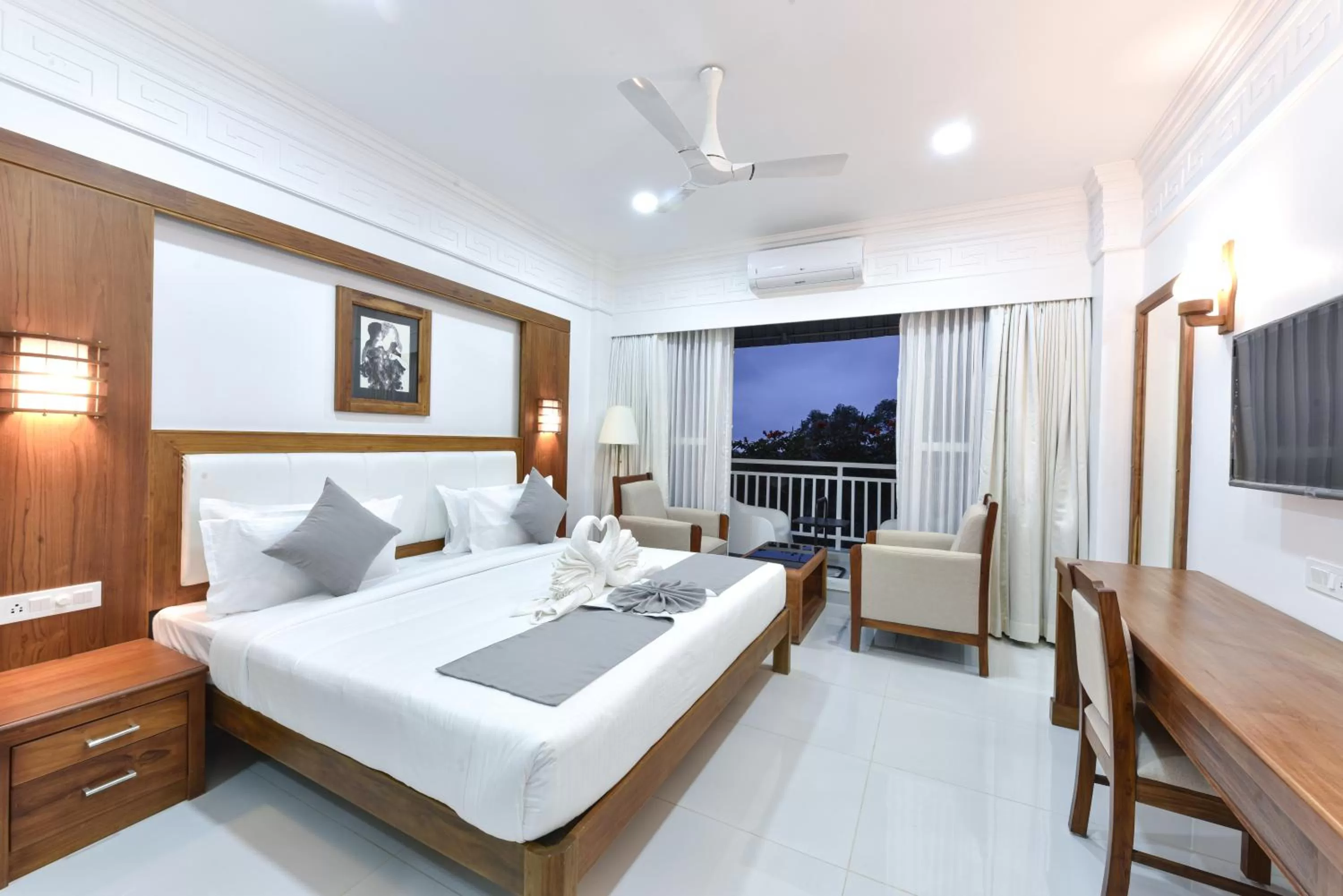 Photo of the whole room, Bed in HOTEL WHITE HOUSE, Munnar