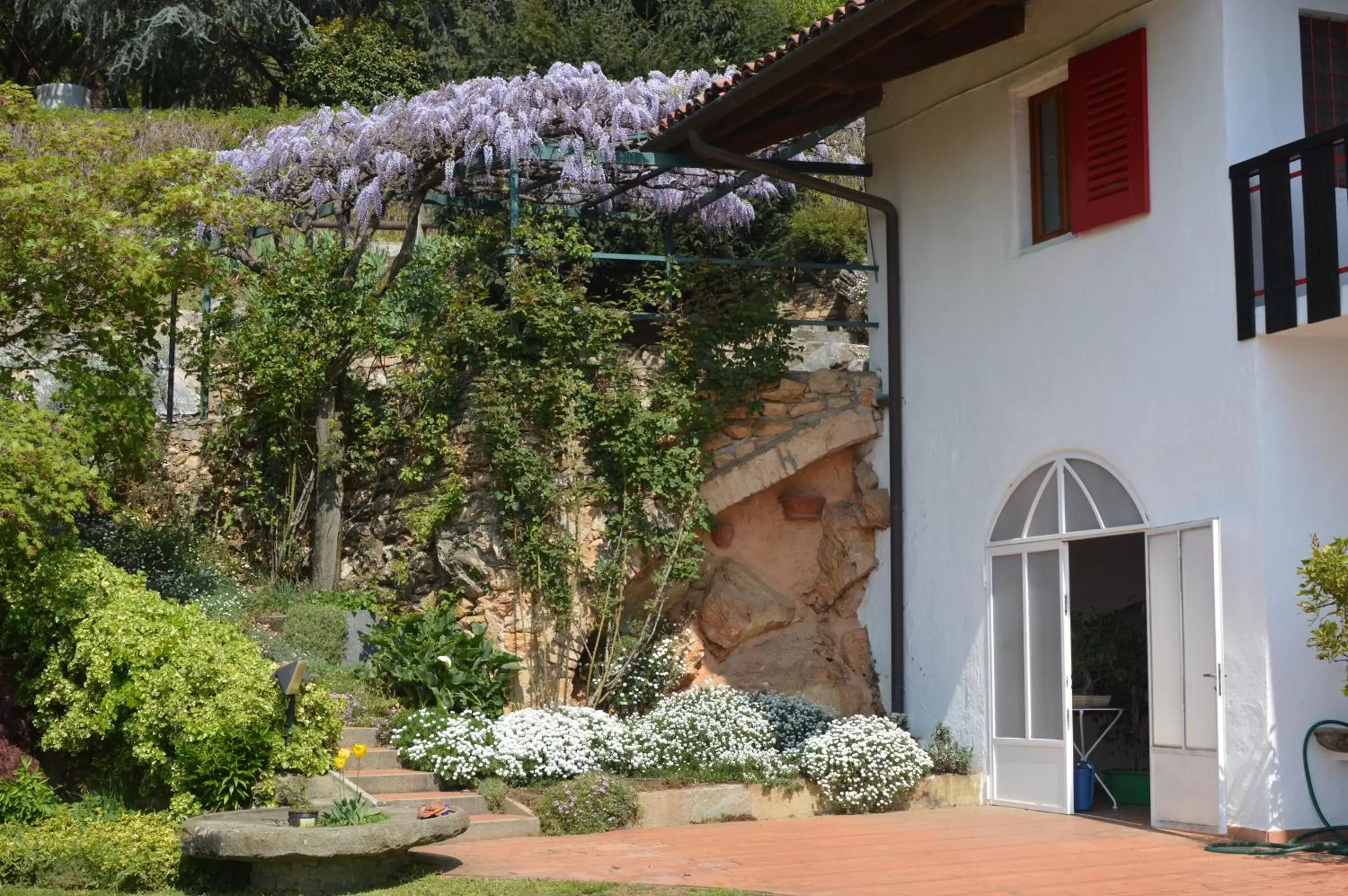 Patio, Property Building in L'uovo e la faina