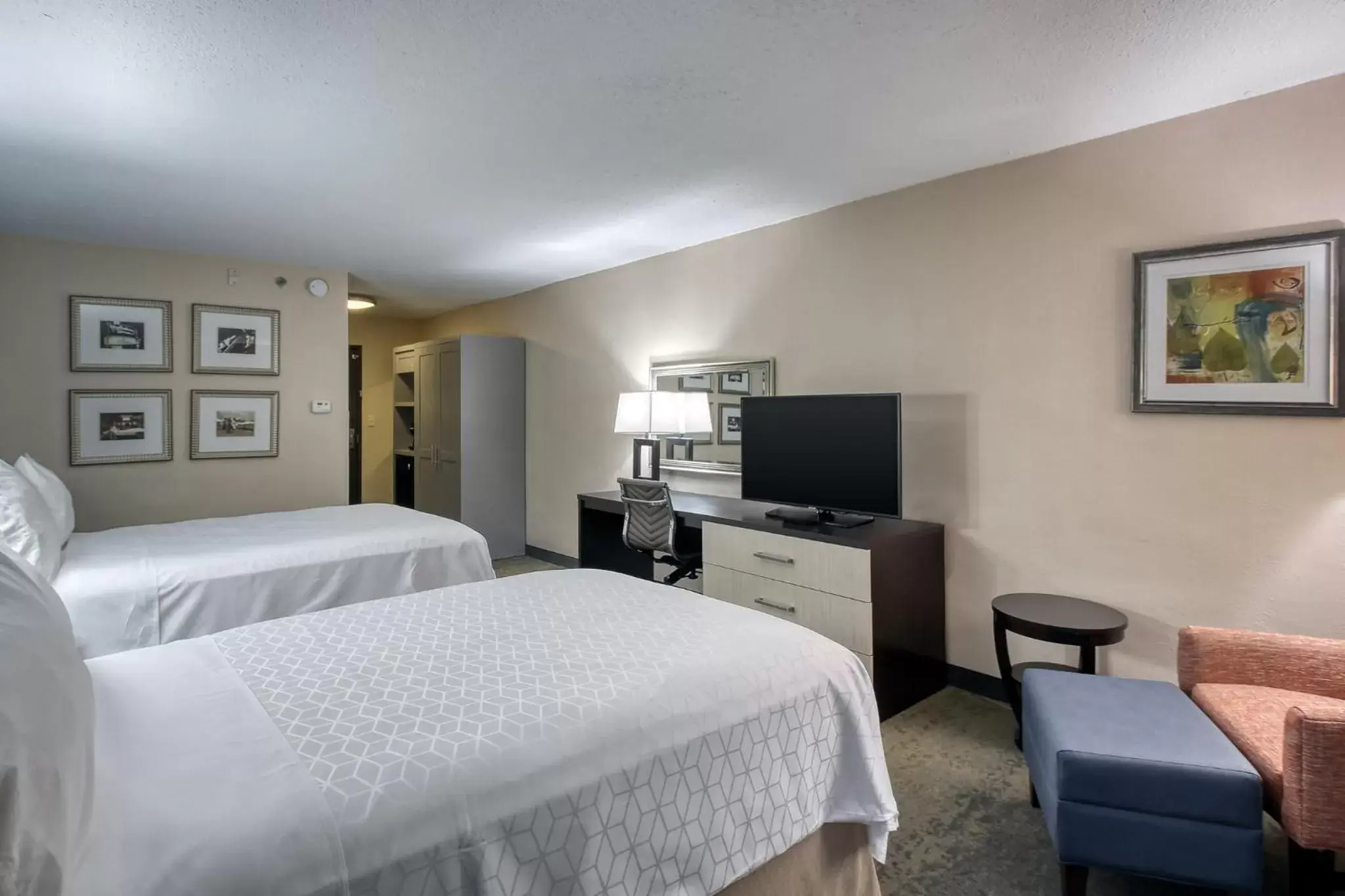 Photo of the whole room in Holiday Inn & Suites Atlanta Airport North, an IHG Hotel