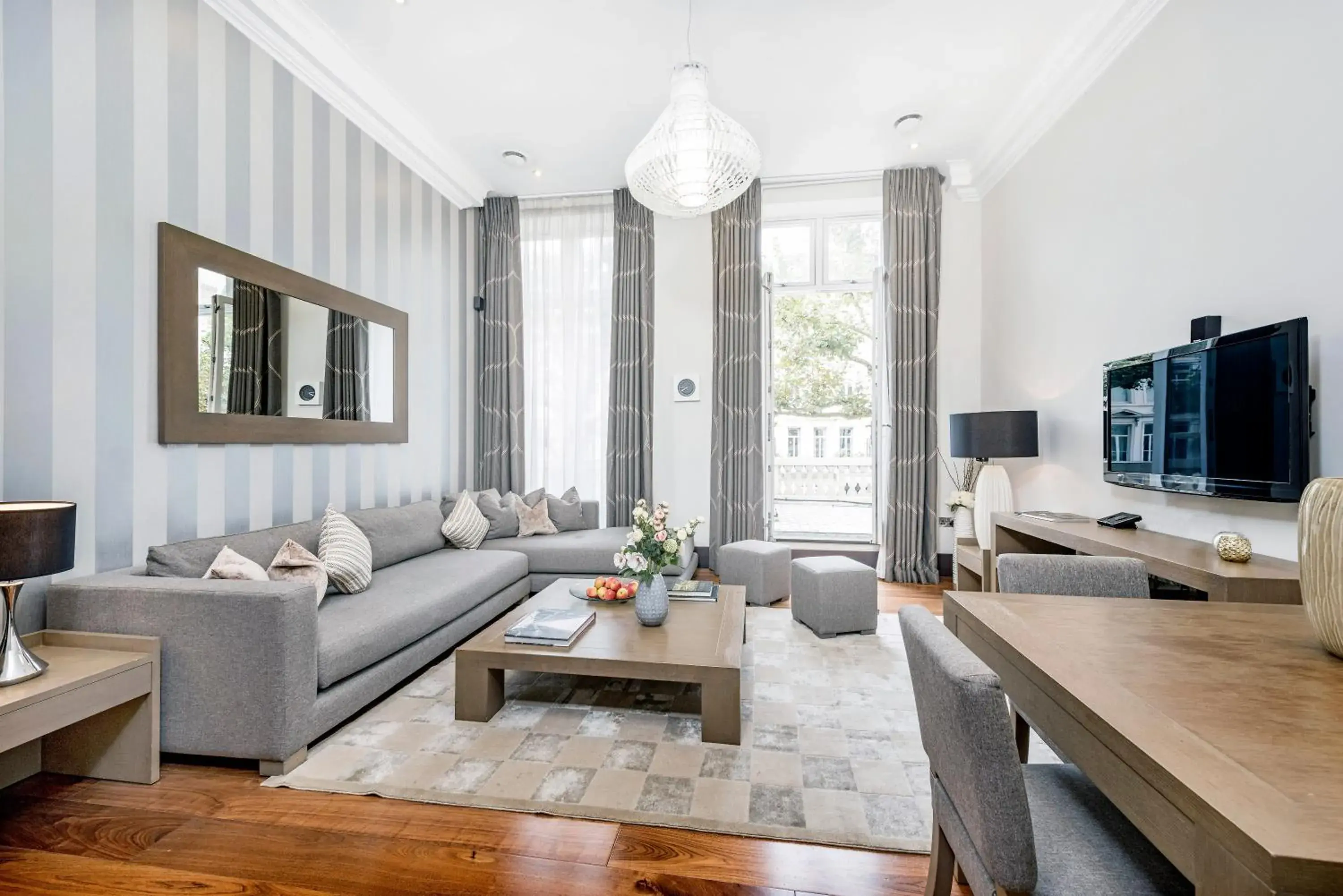 Living room in 130 Queen's Gate Apartments Living room in 130 Queen's Gate Apartments