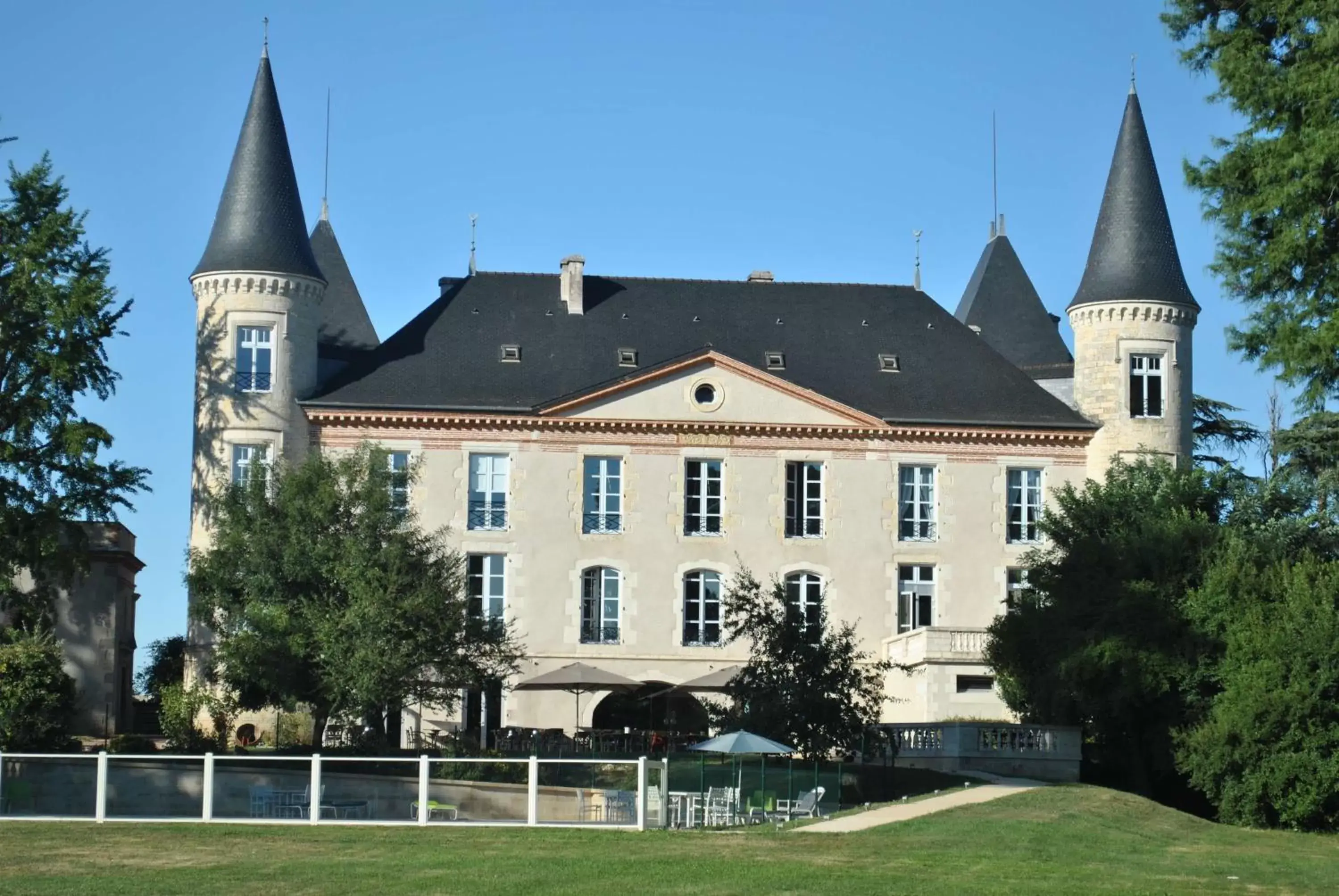 Facade/entrance, Property Building in Logis Château Saint Marcel