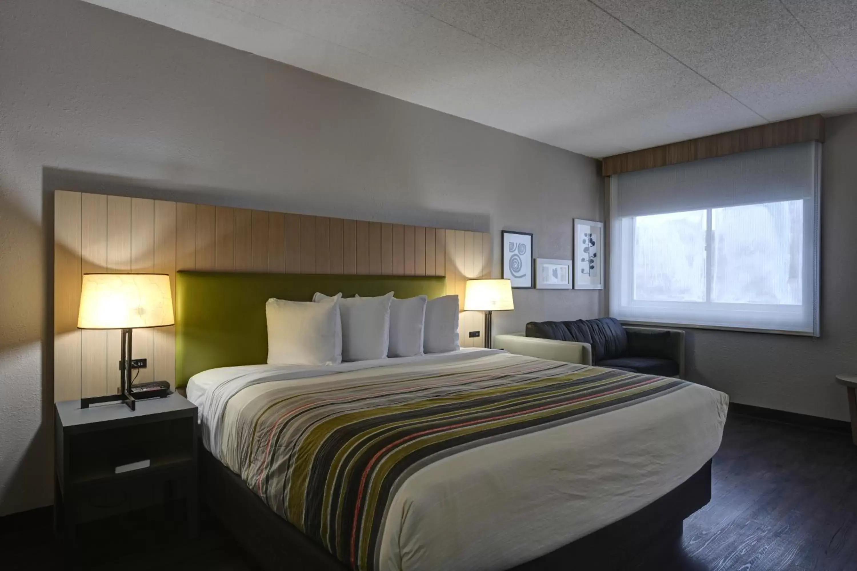 Bed in Country Inn & Suites by Radisson, Pierre, SD