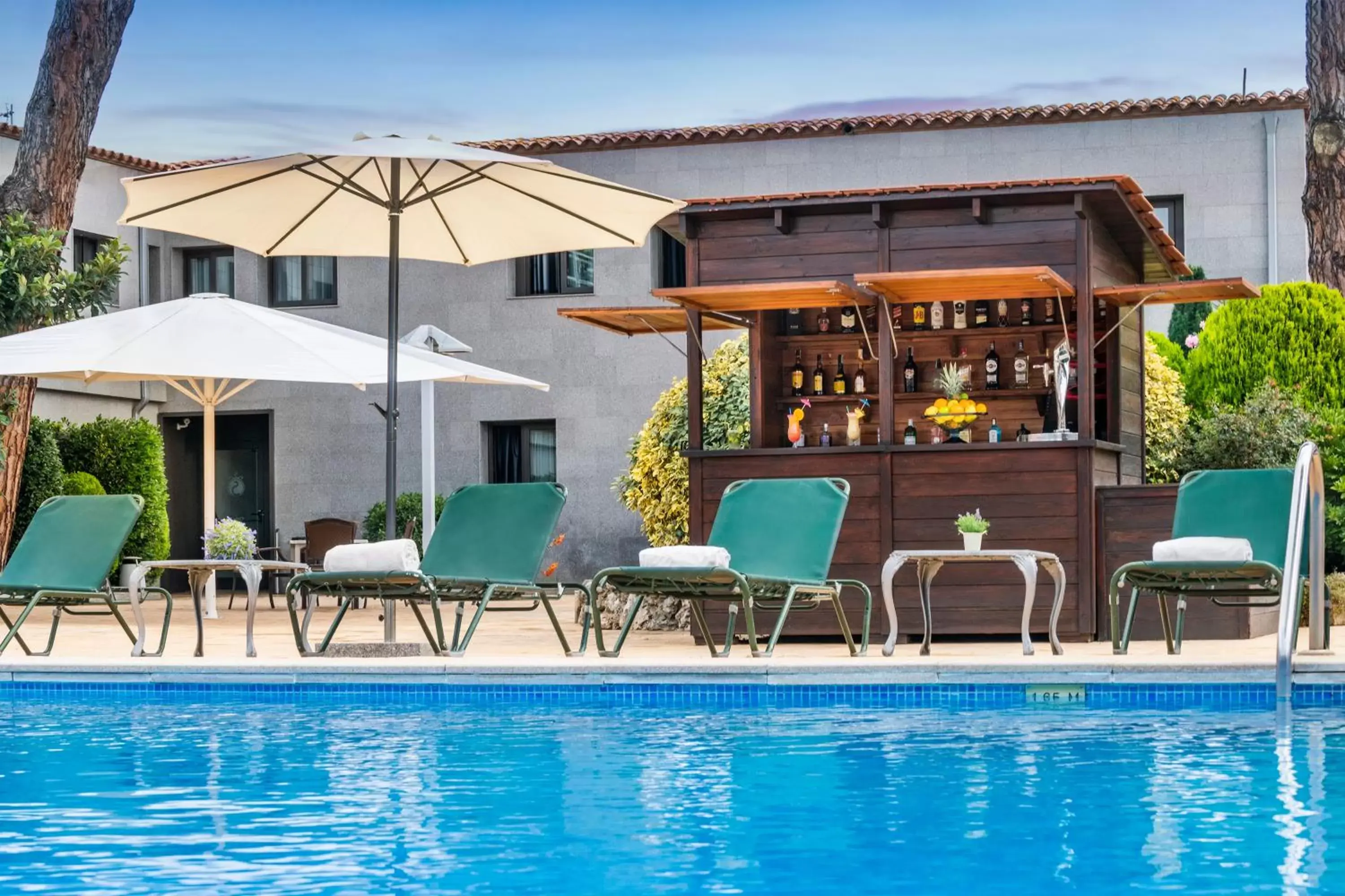 Swimming Pool in Salles Hotel Aeroport de Girona