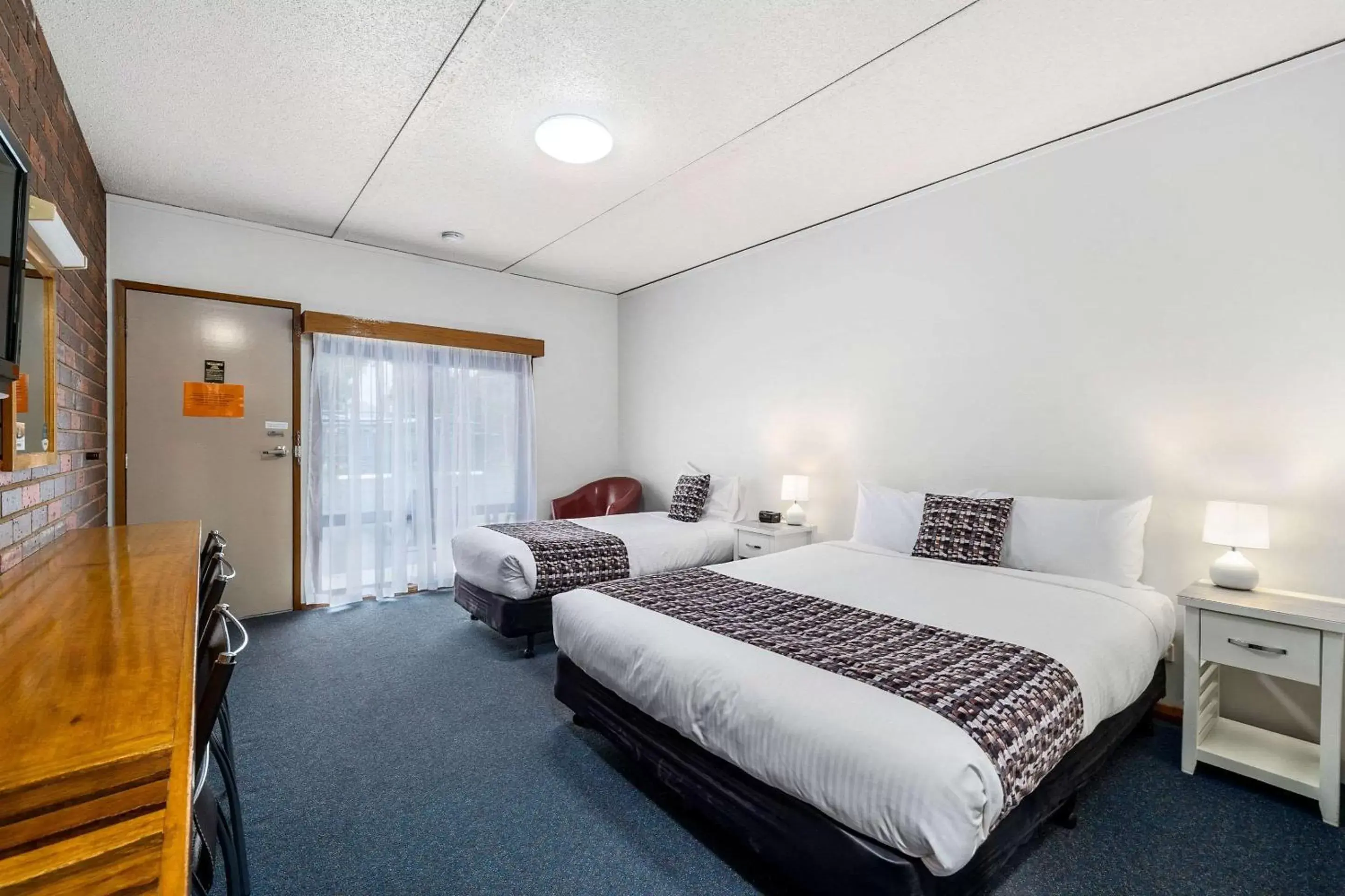 Photo of the whole room, Bed in Comfort Inn Benalla