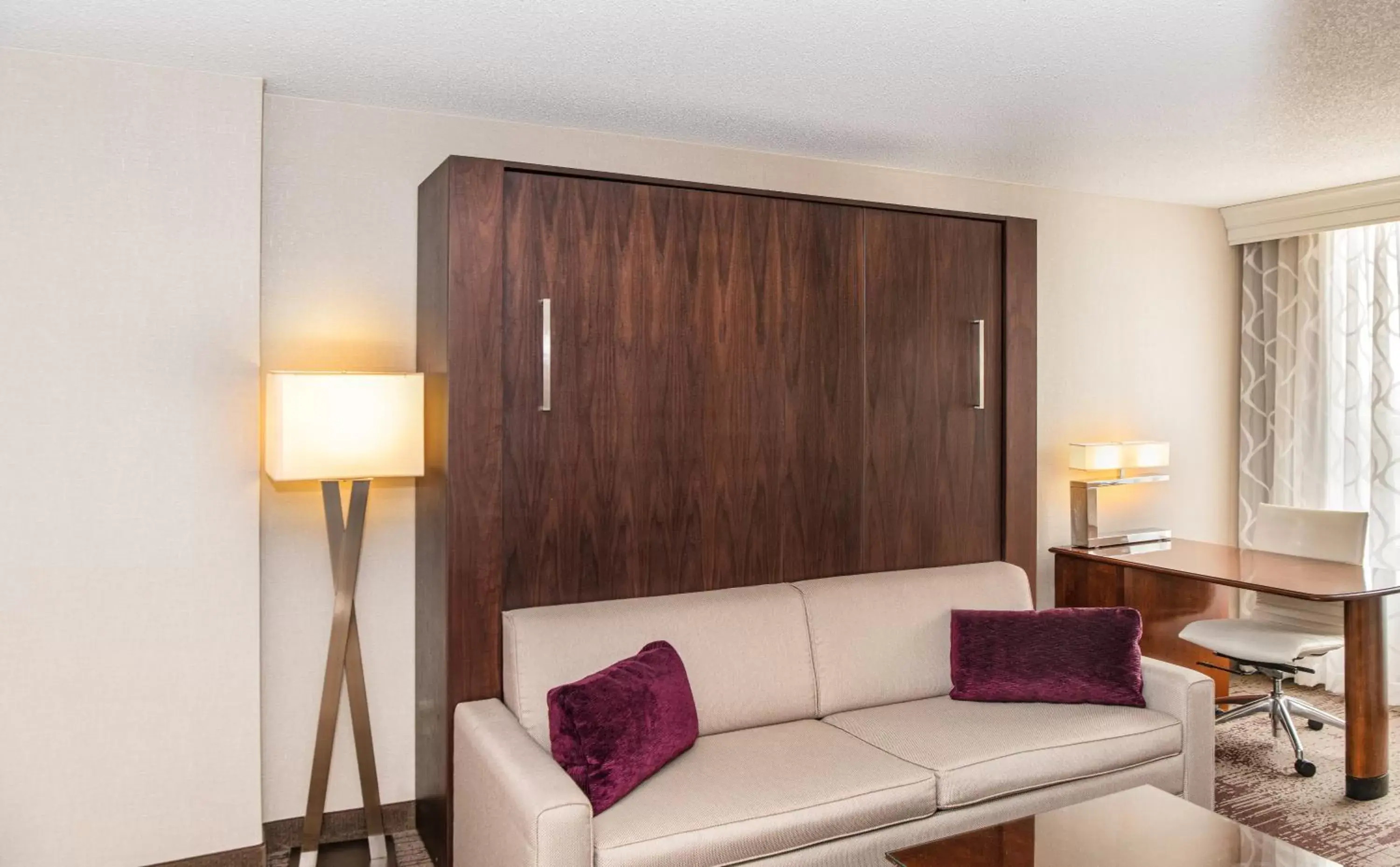 Living room, Seating Area in Chicago Marriott Suites Deerfield