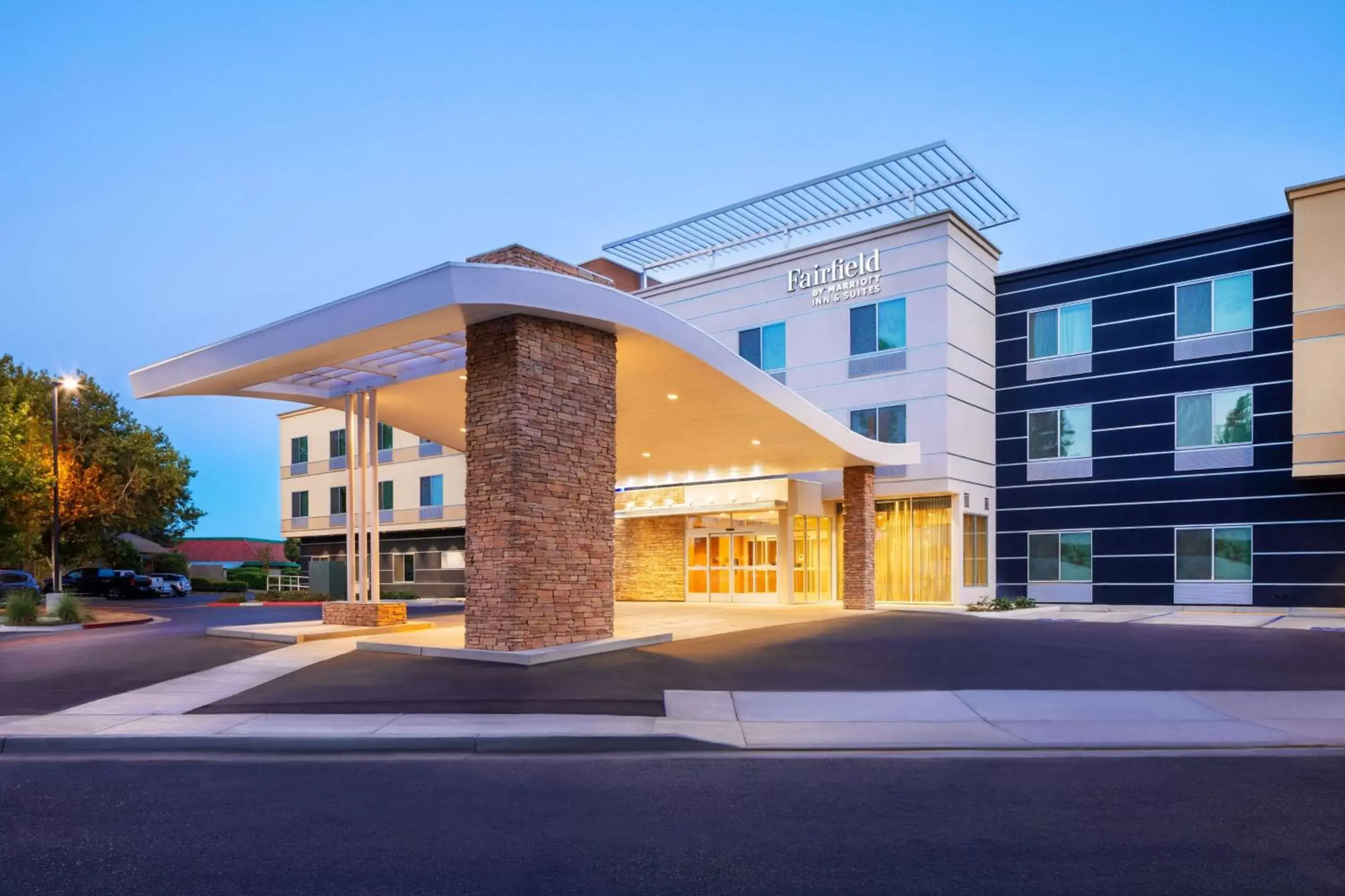 Property Building in Fairfield Inn & Suites by Marriott Fresno North/Shaw Avenue