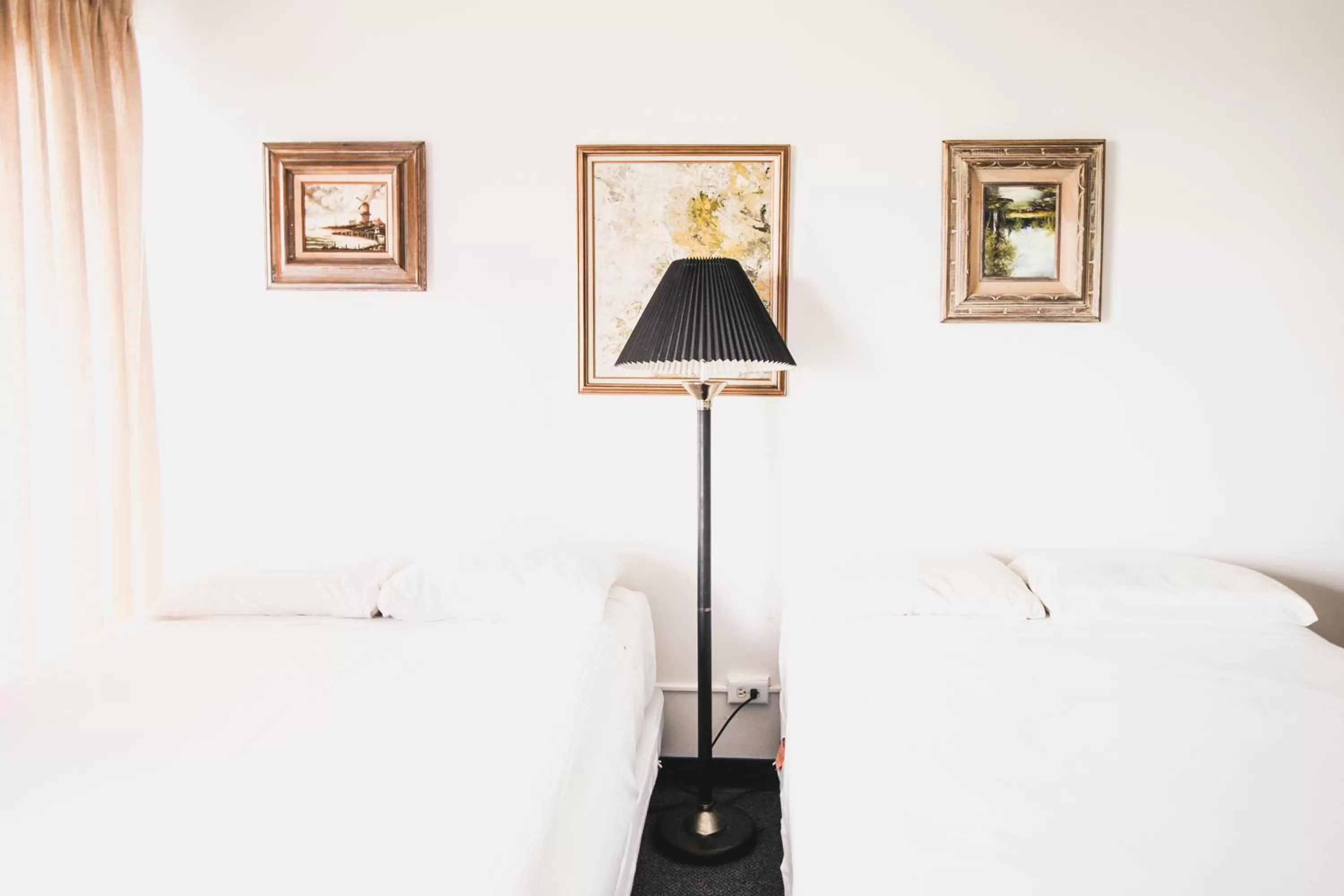 Bed in Royal Grove Waikiki