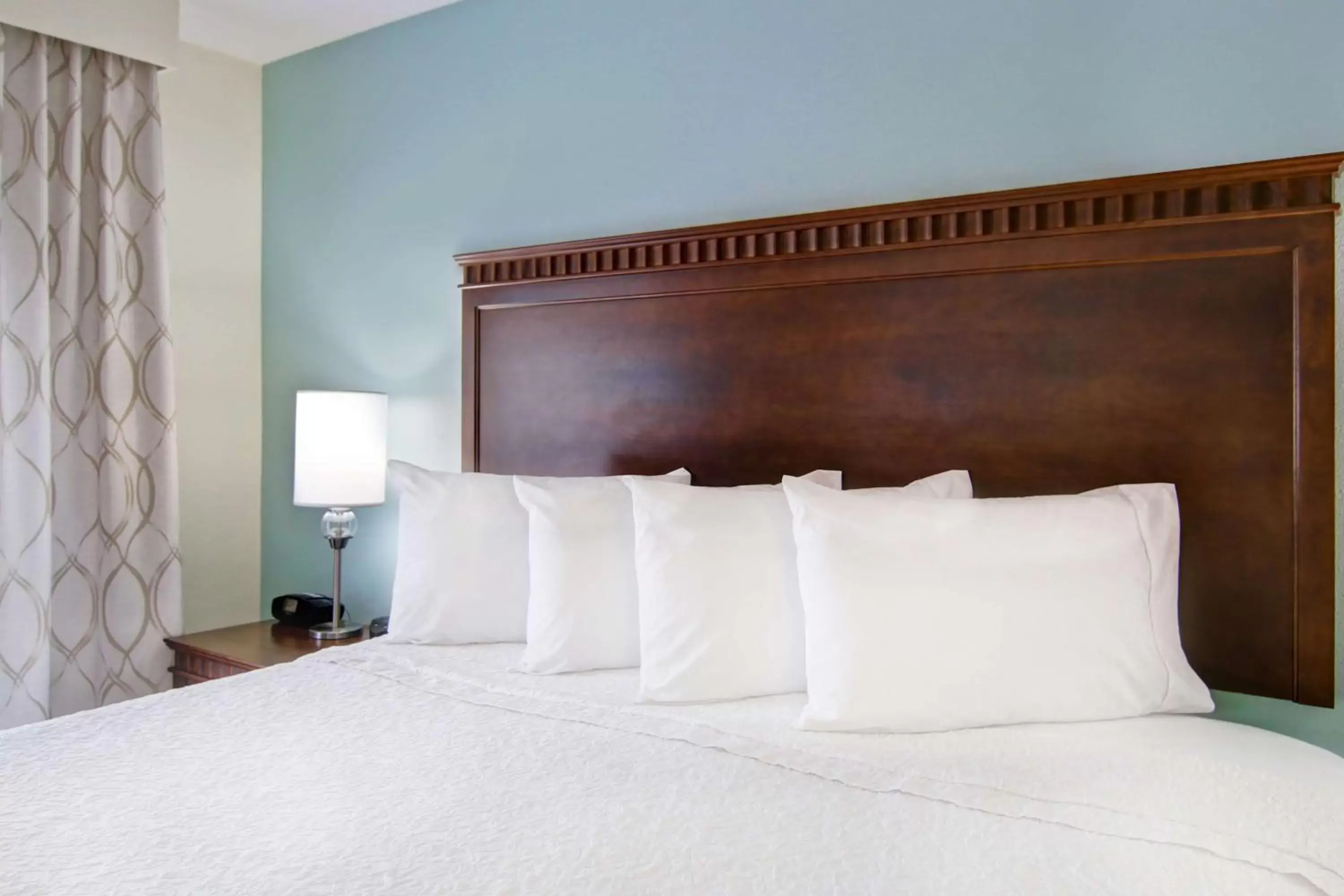 Bed in Hampton Inn & Suites Saint John