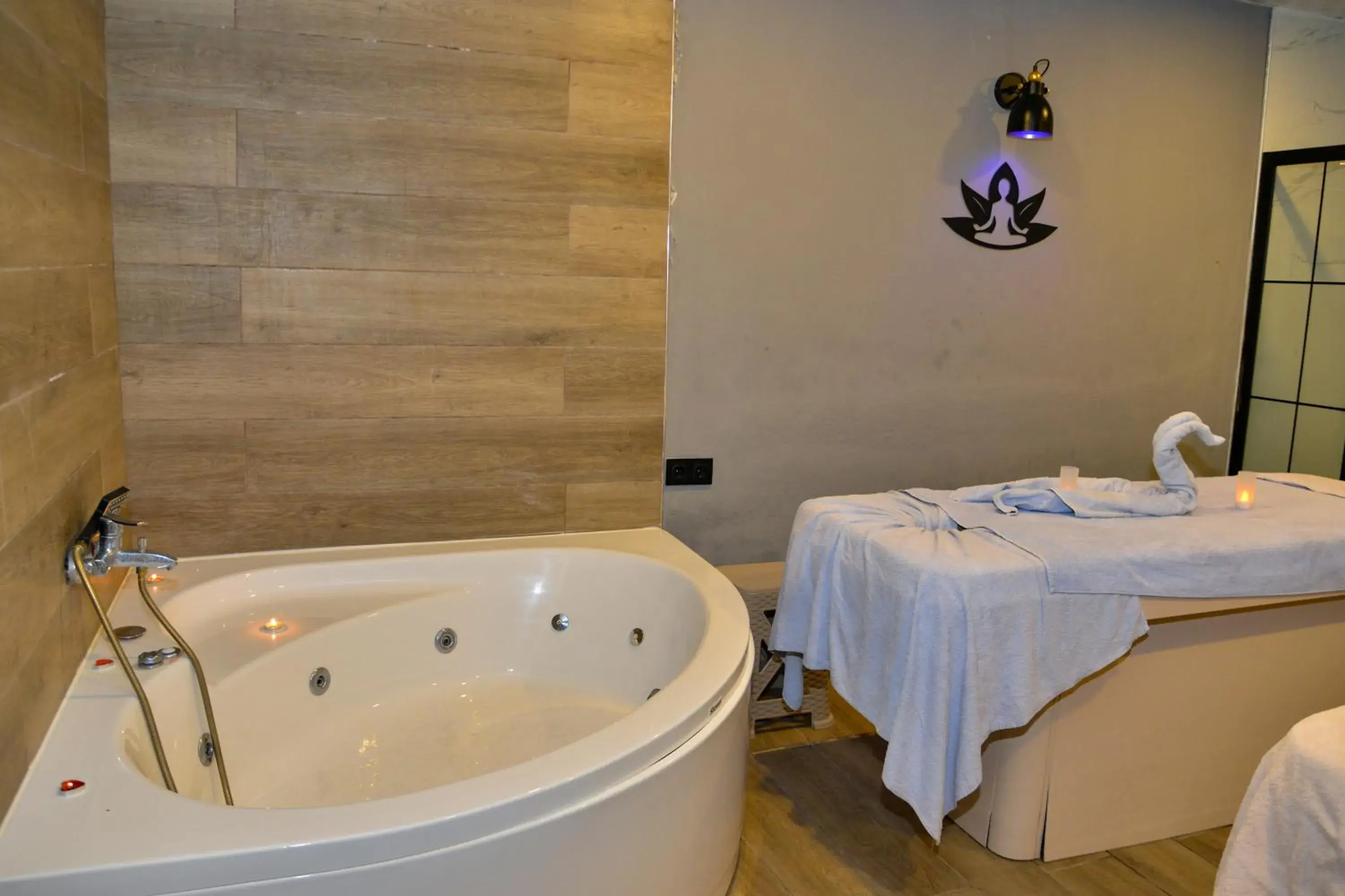 Sauna, Bathroom in Zeynel Hotel