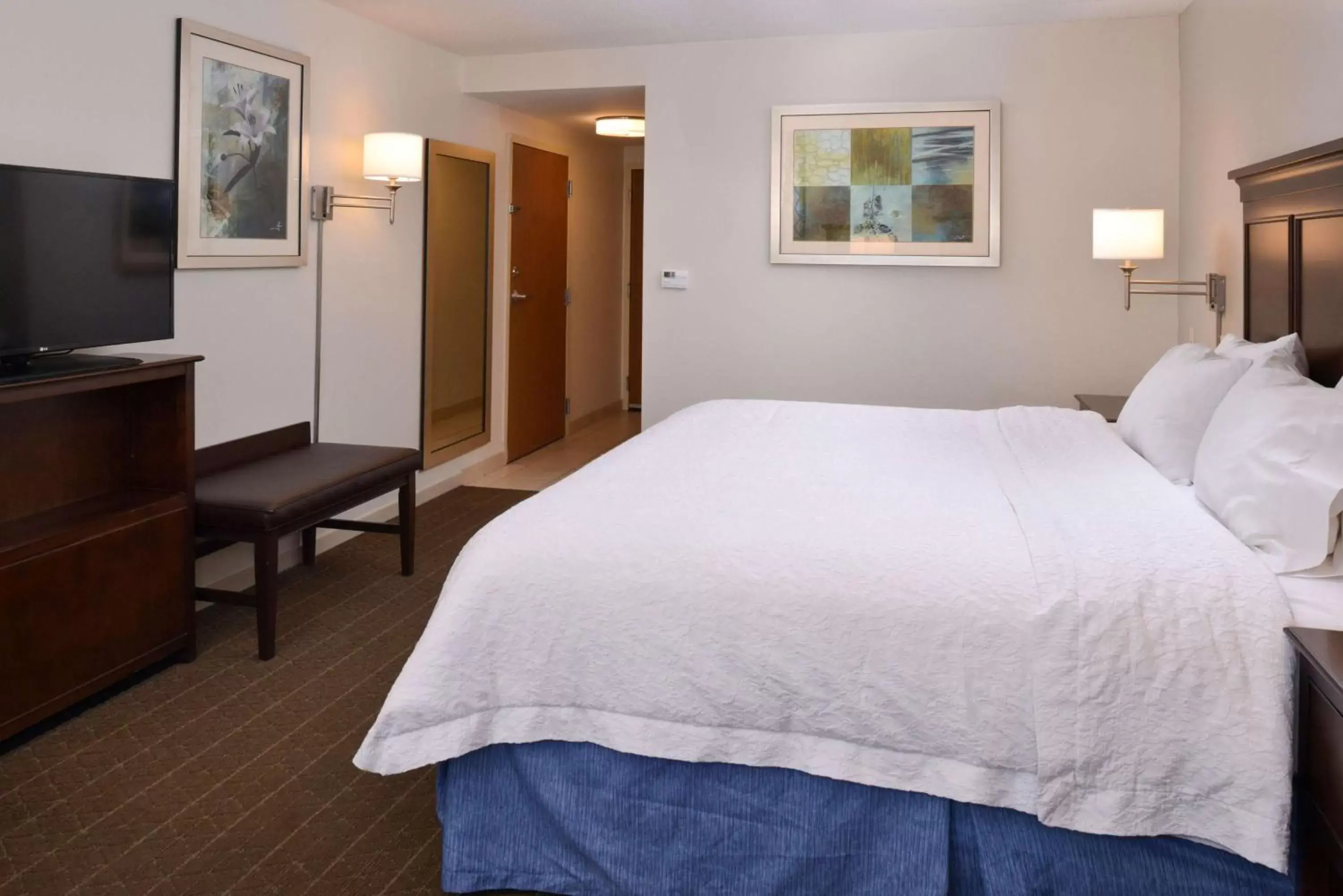 Bed in Hampton Inn & Suites Pueblo-Southgate