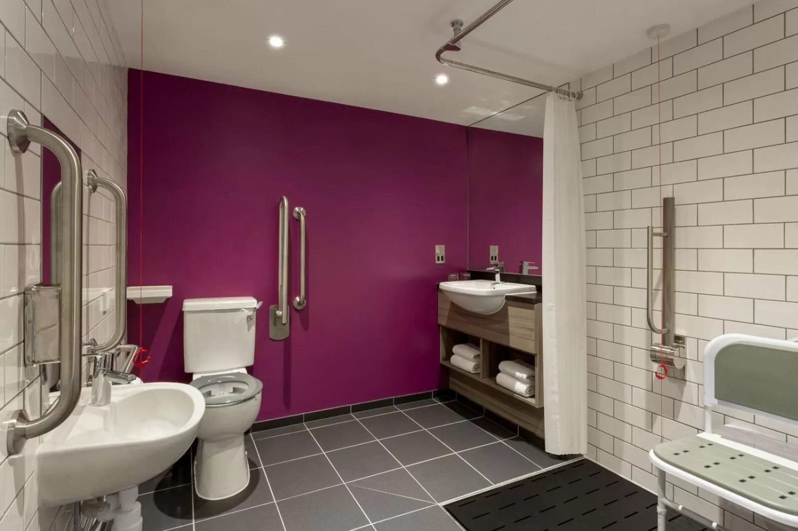 Toilet in ibis Styles Glasgow Central