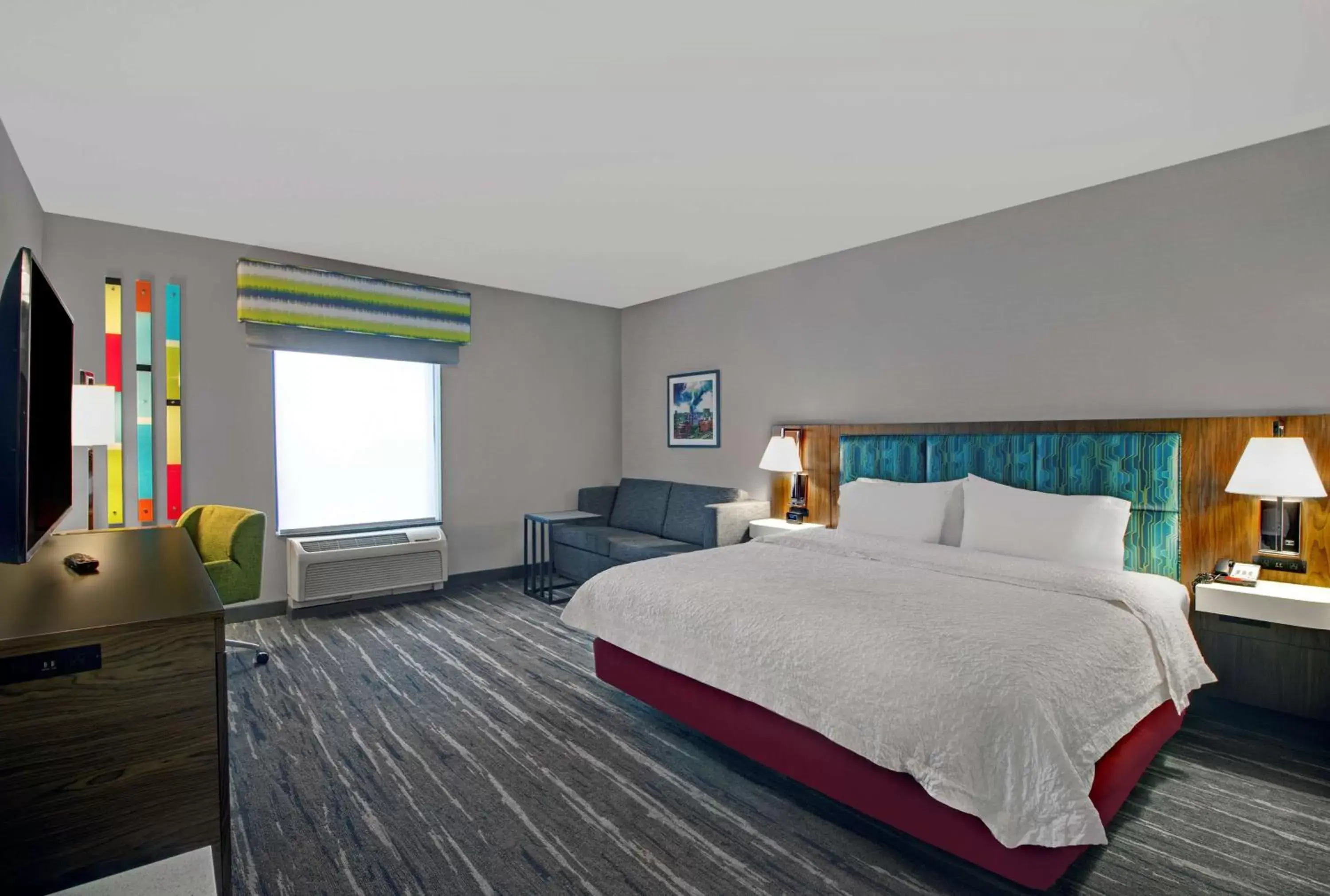 Bed in Hampton Inn & Suites by Hilton Syracuse Dewitt