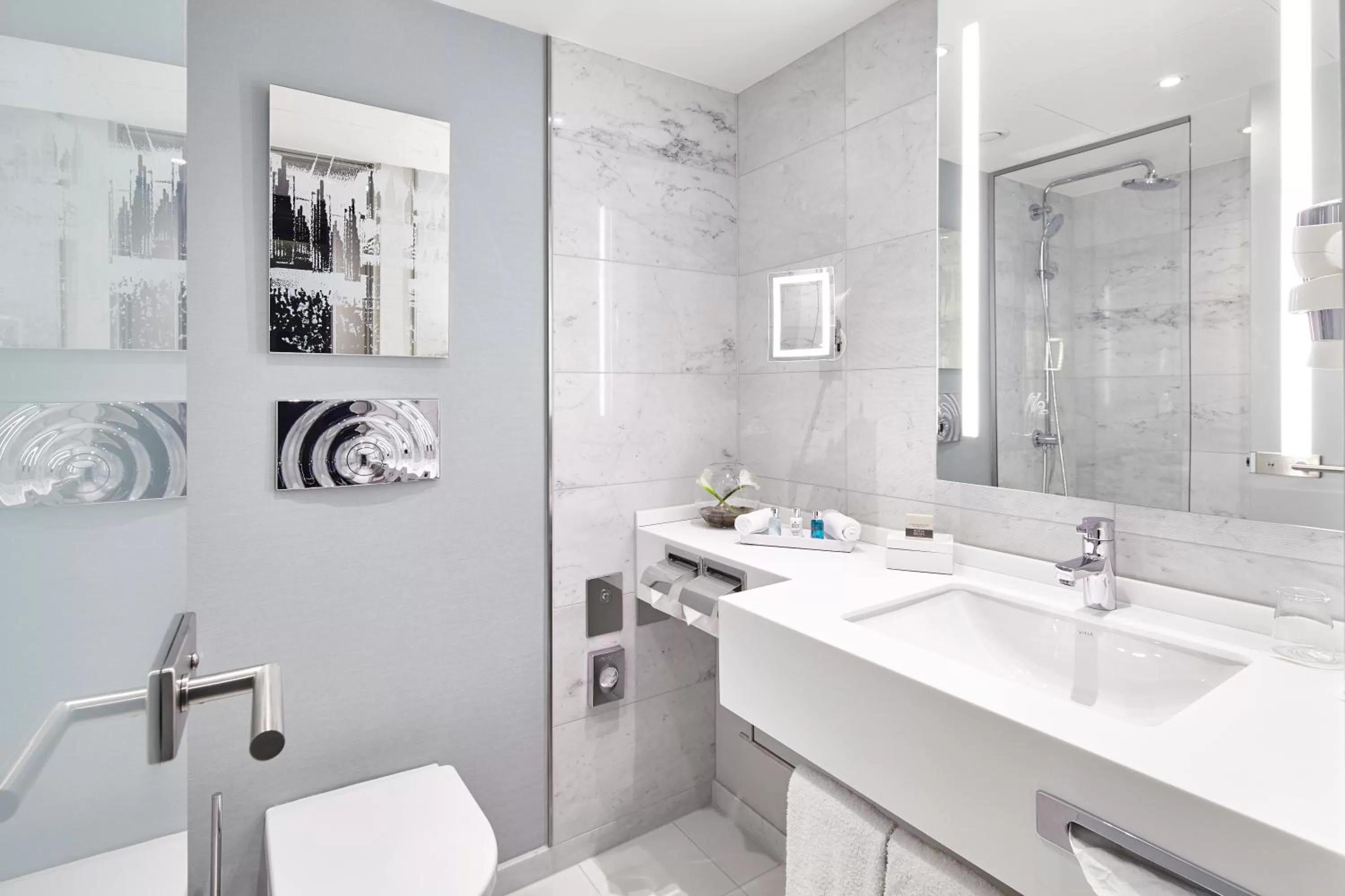 Toilet in Clayton Hotel Düsseldorf City Centre