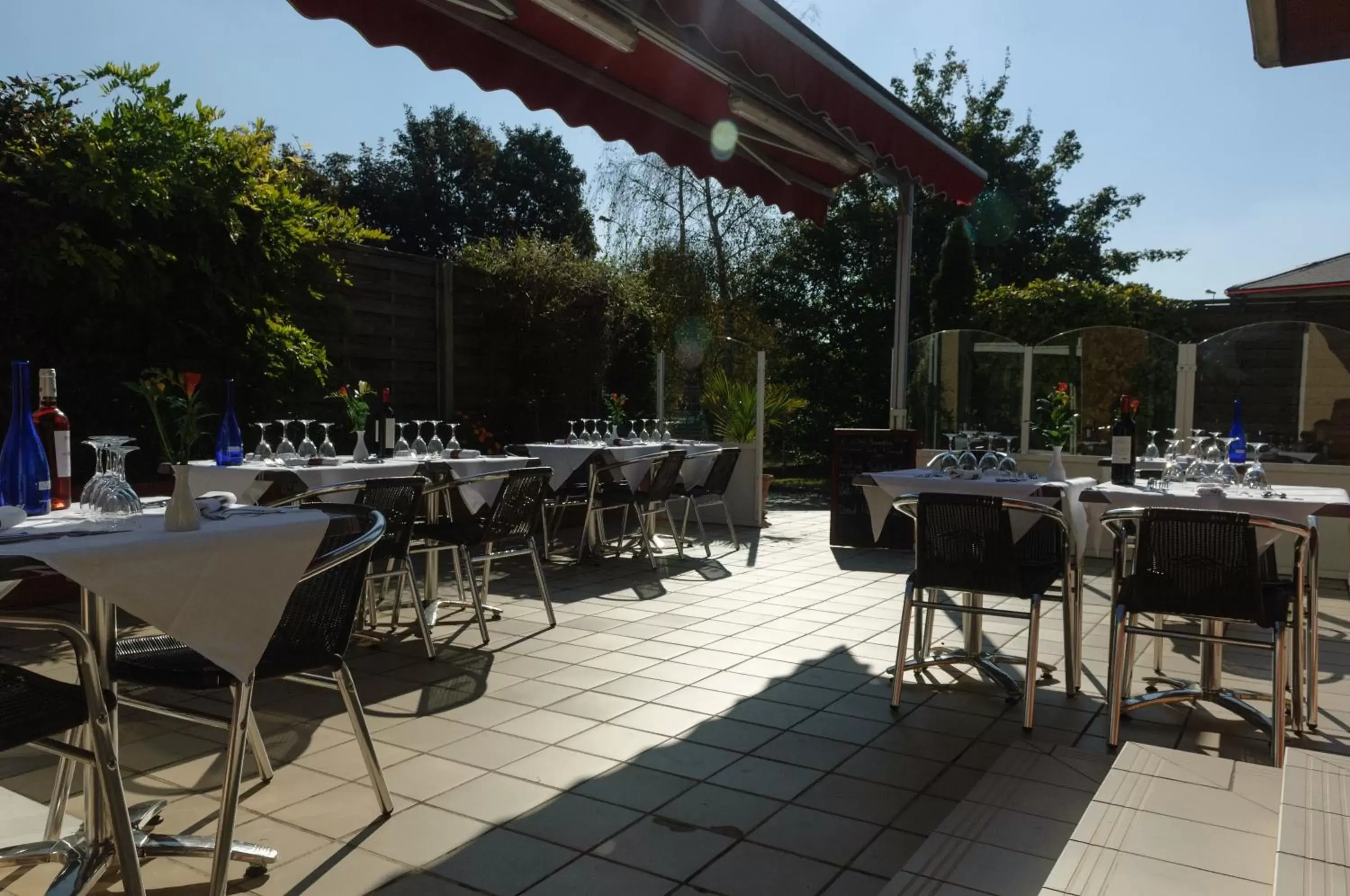 Restaurant/Places to Eat in Hostellerie Saint Vincent Beauvais Aeroport