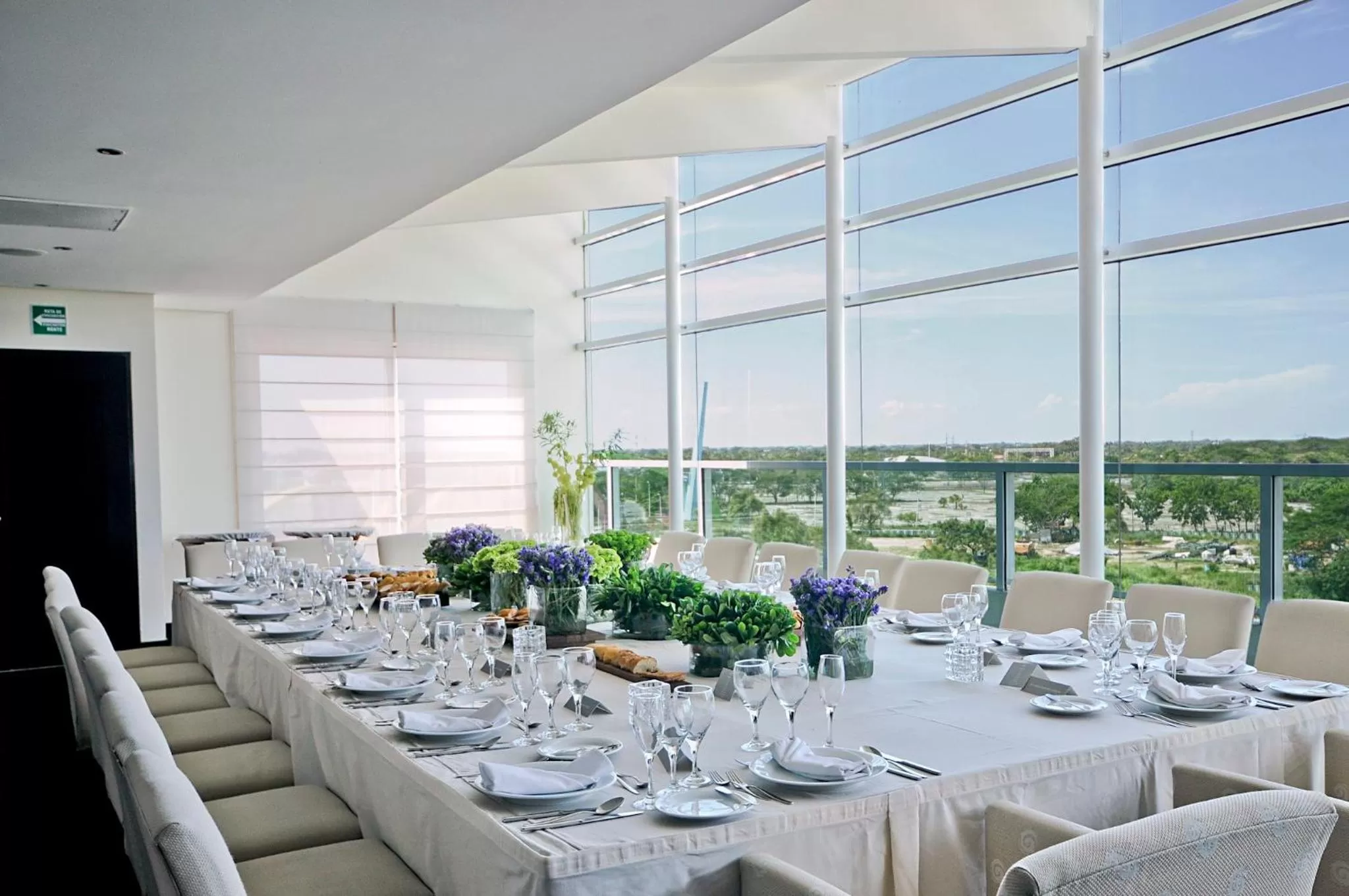 Restaurant/places to eat in Crowne Plaza Villahermosa by IHG