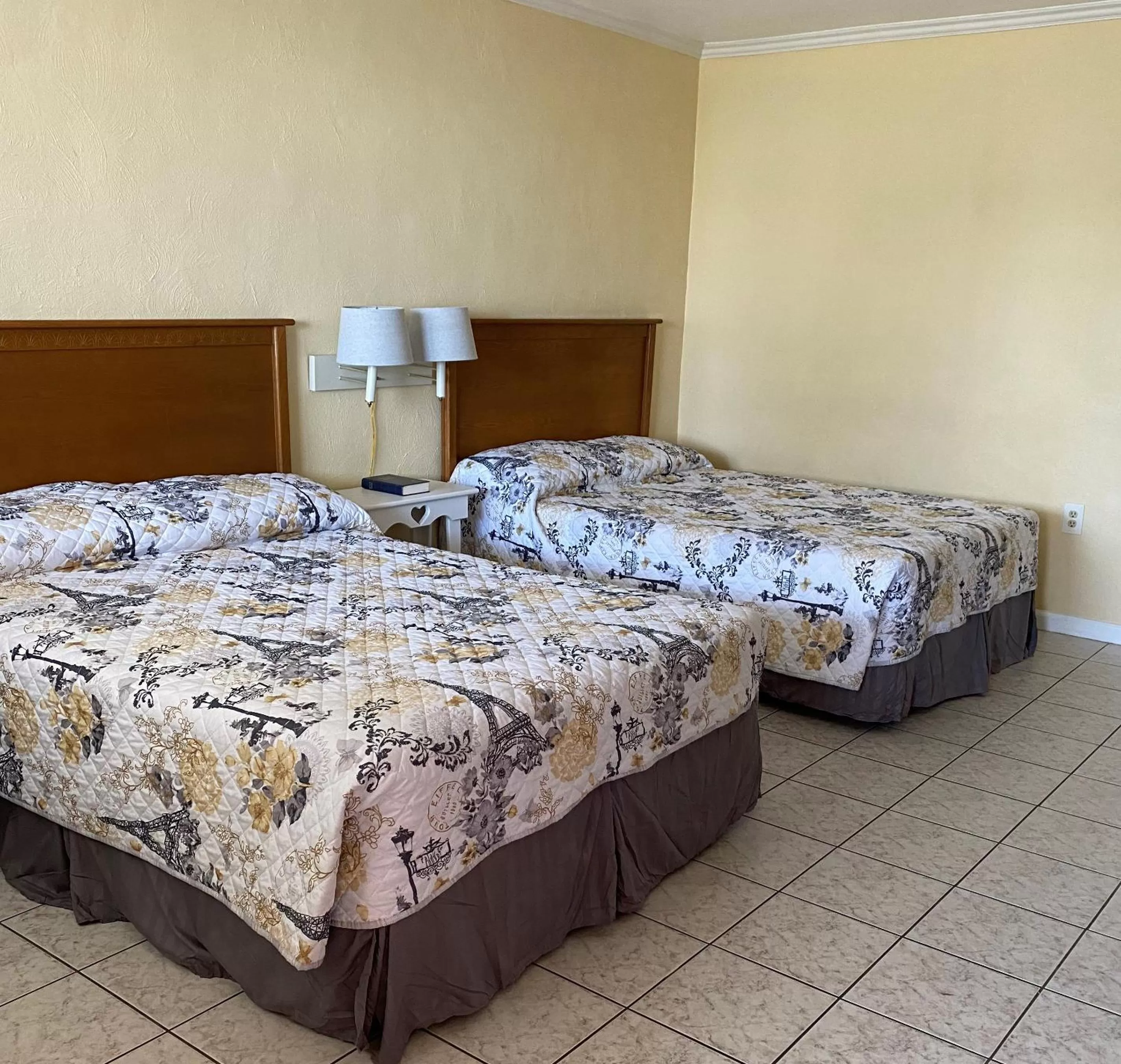 Bed in Ocean Cove Motel