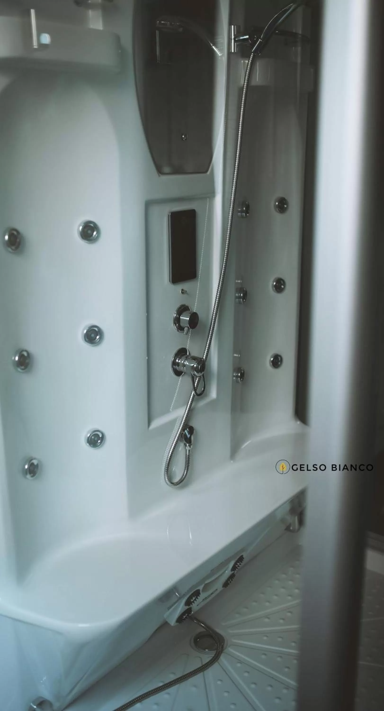 Shower in Gelso Bianco Country Resort
