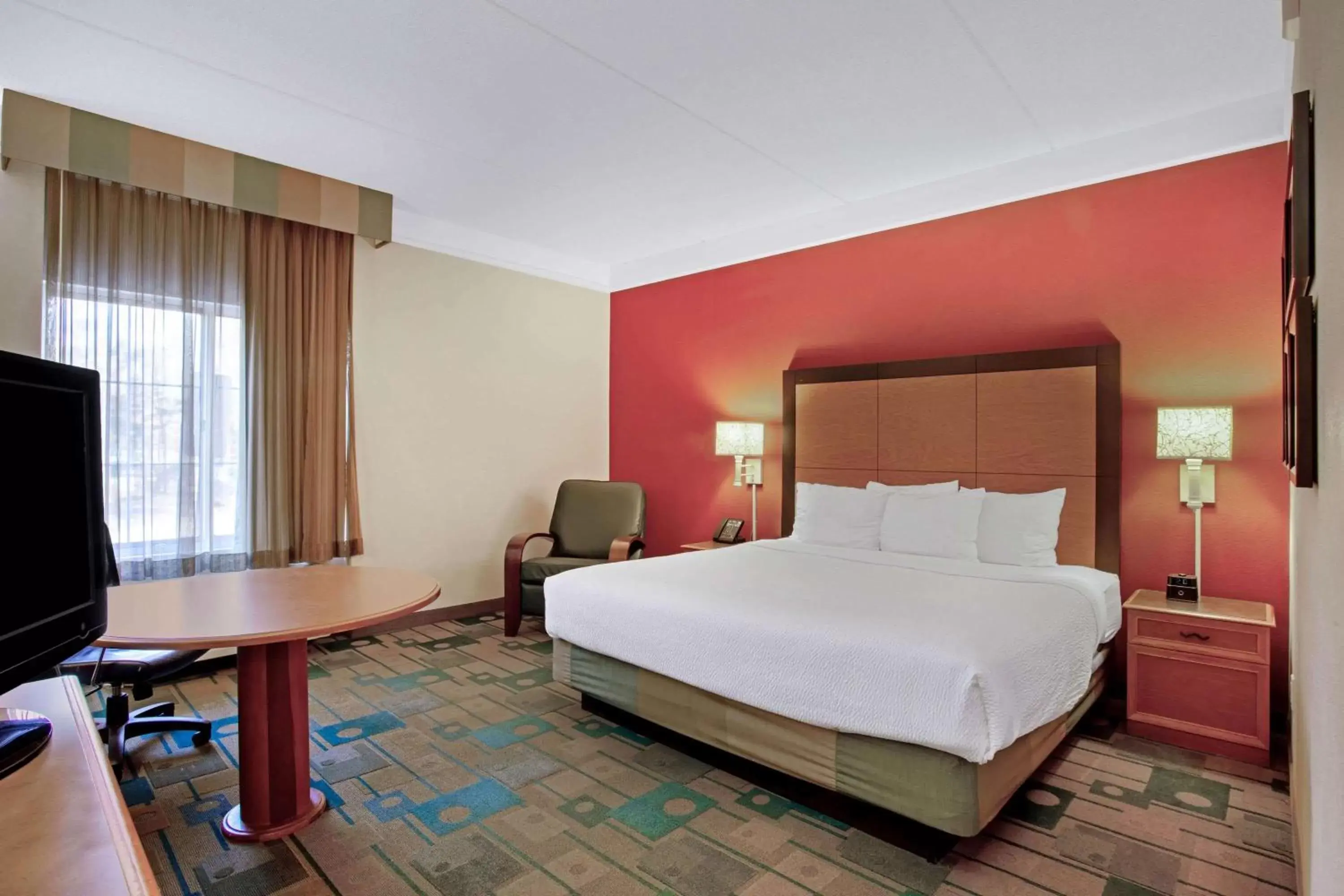 Photo of the whole room, Bed in La Quinta by Wyndham Winston-Salem