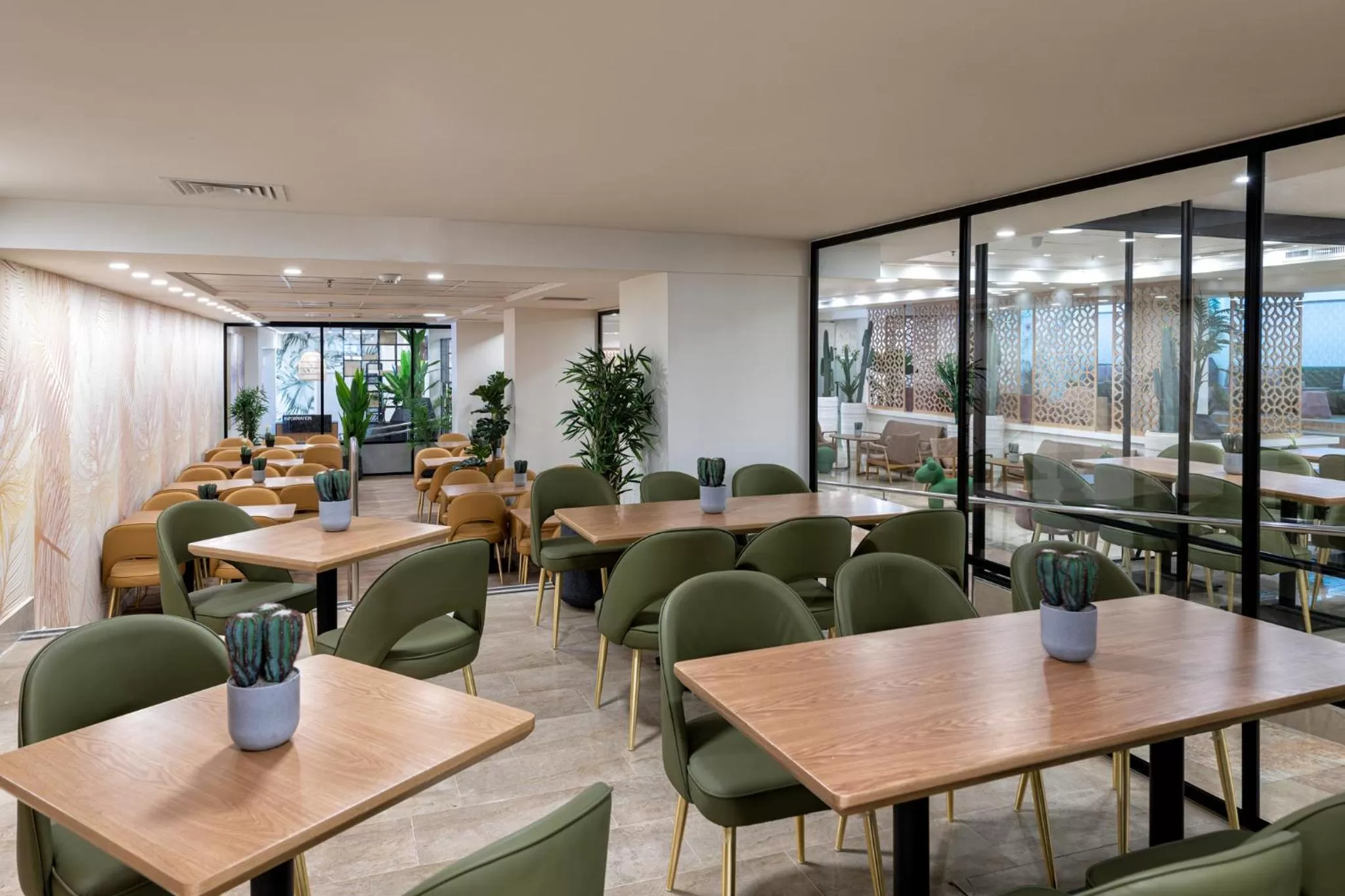 Restaurant/places to eat in Brown Lighthouse Eilat, a member of Brown Hotels