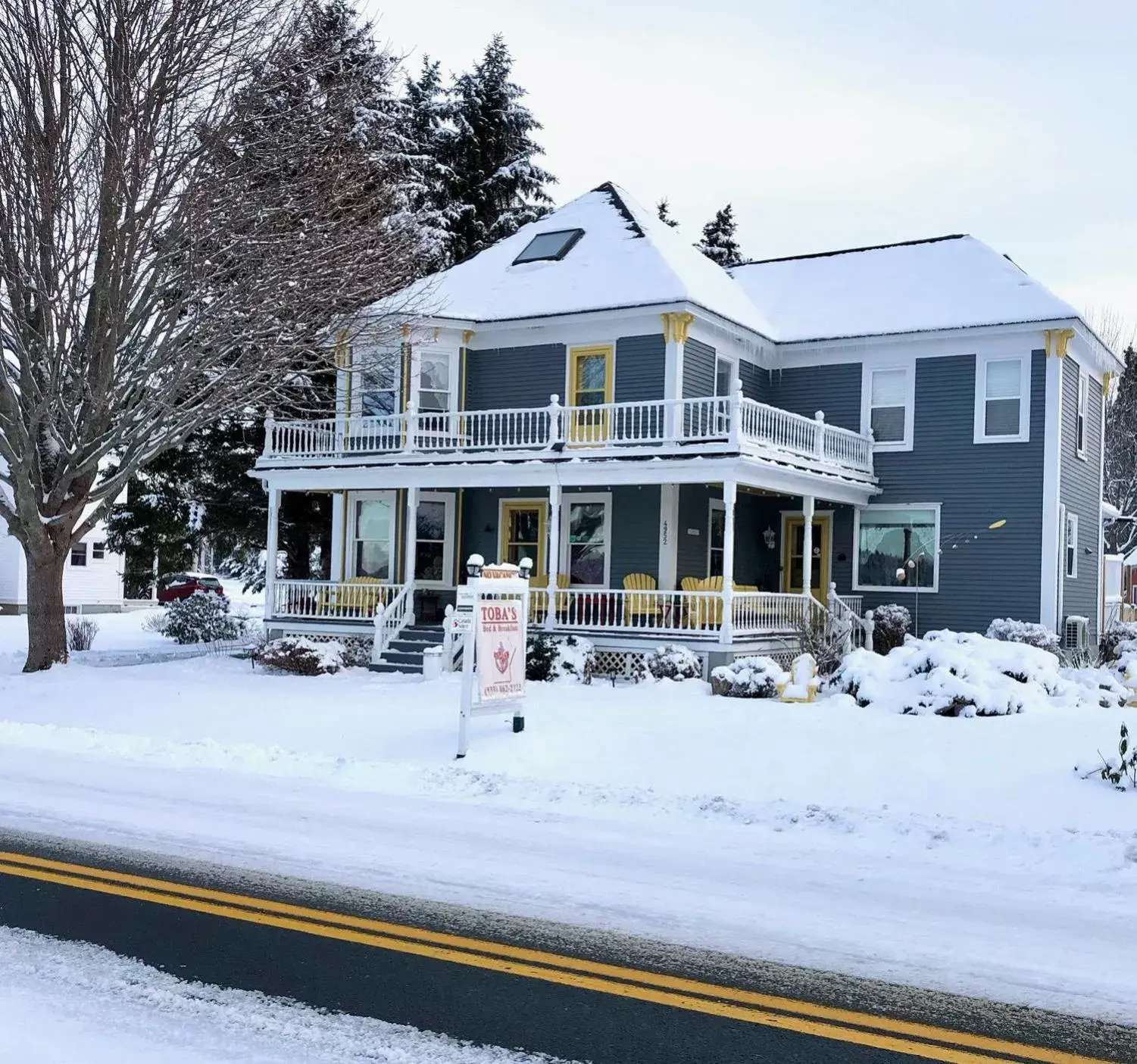 Property building, Winter in Toba's Bed & Breakfast