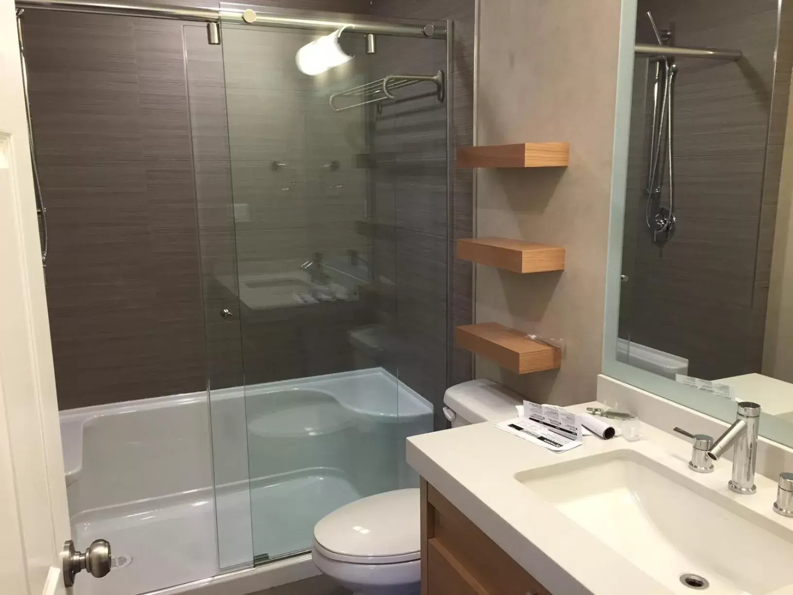 Shower, Bathroom in Mount Robson Inn