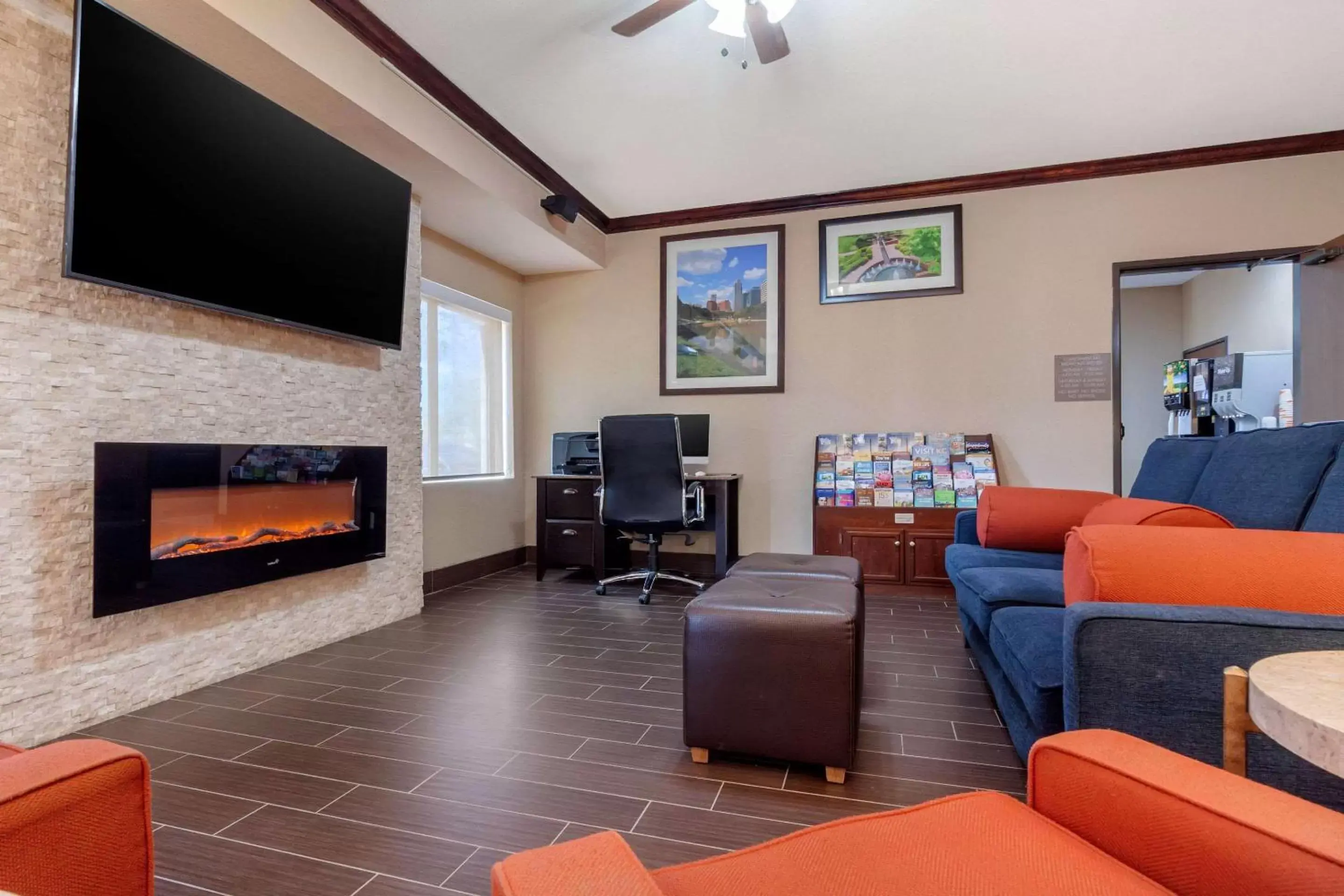 Lobby or reception, Seating Area in Comfort Suites Omaha East-Council Bluffs